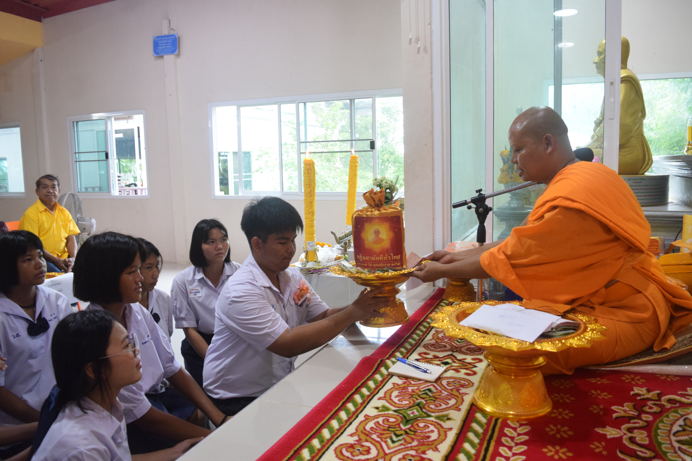 ภาพการถวายปัจจัยวัดจันทราราม