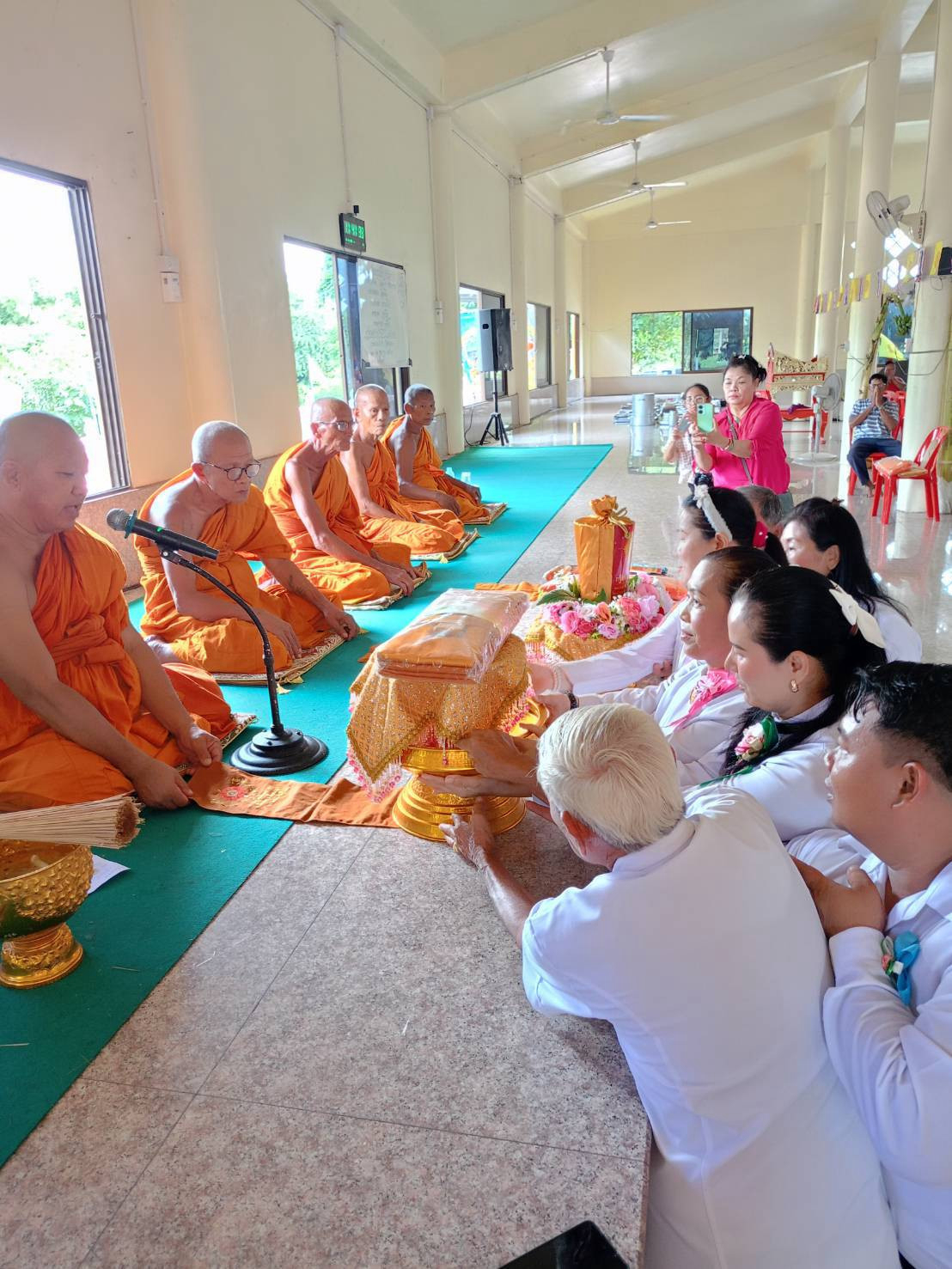 ภาพร่วมพิธีกรรมวัดกะบกเตี้ย