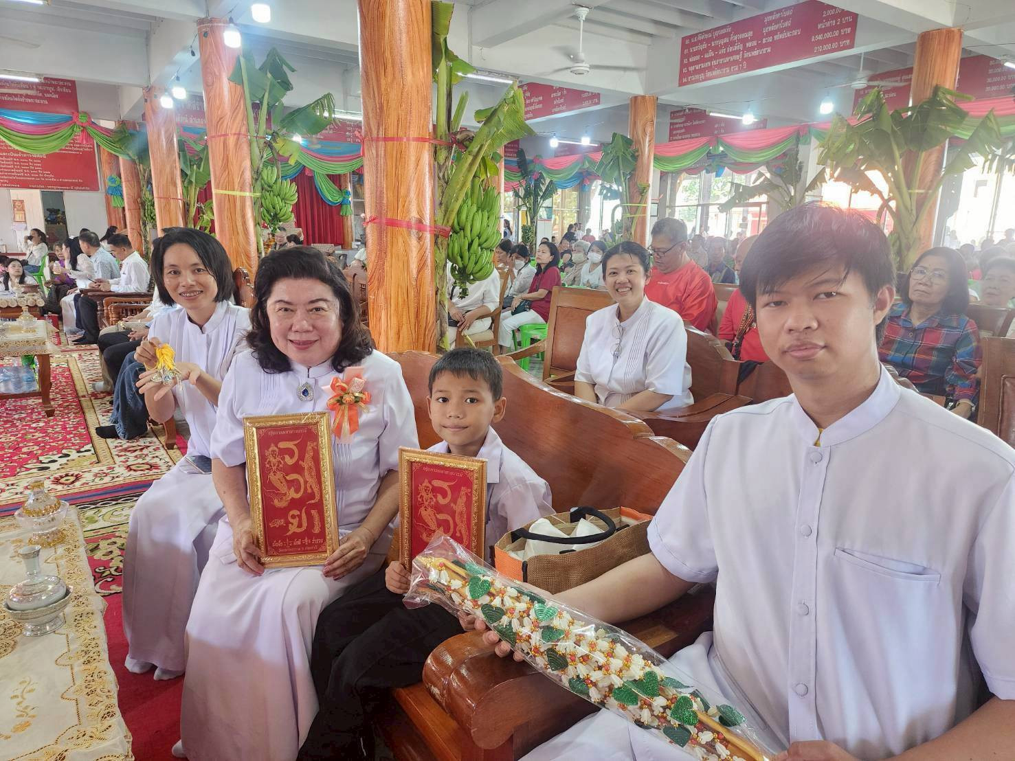 ภาพร่วมพิธีกรรมวัดนพรัตนาราม