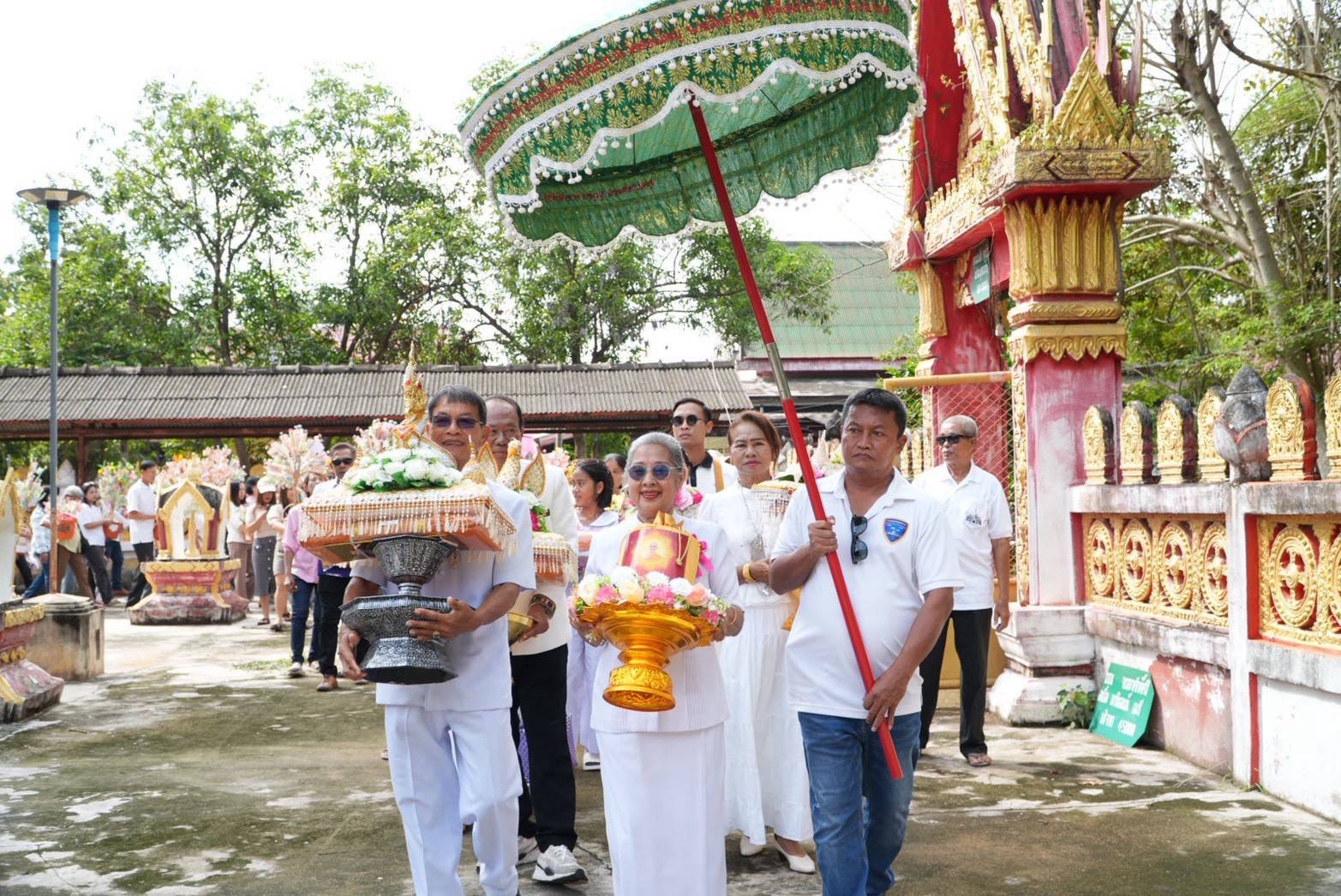 ภาพร่วมพิธีกรรมวัดเขาดิน