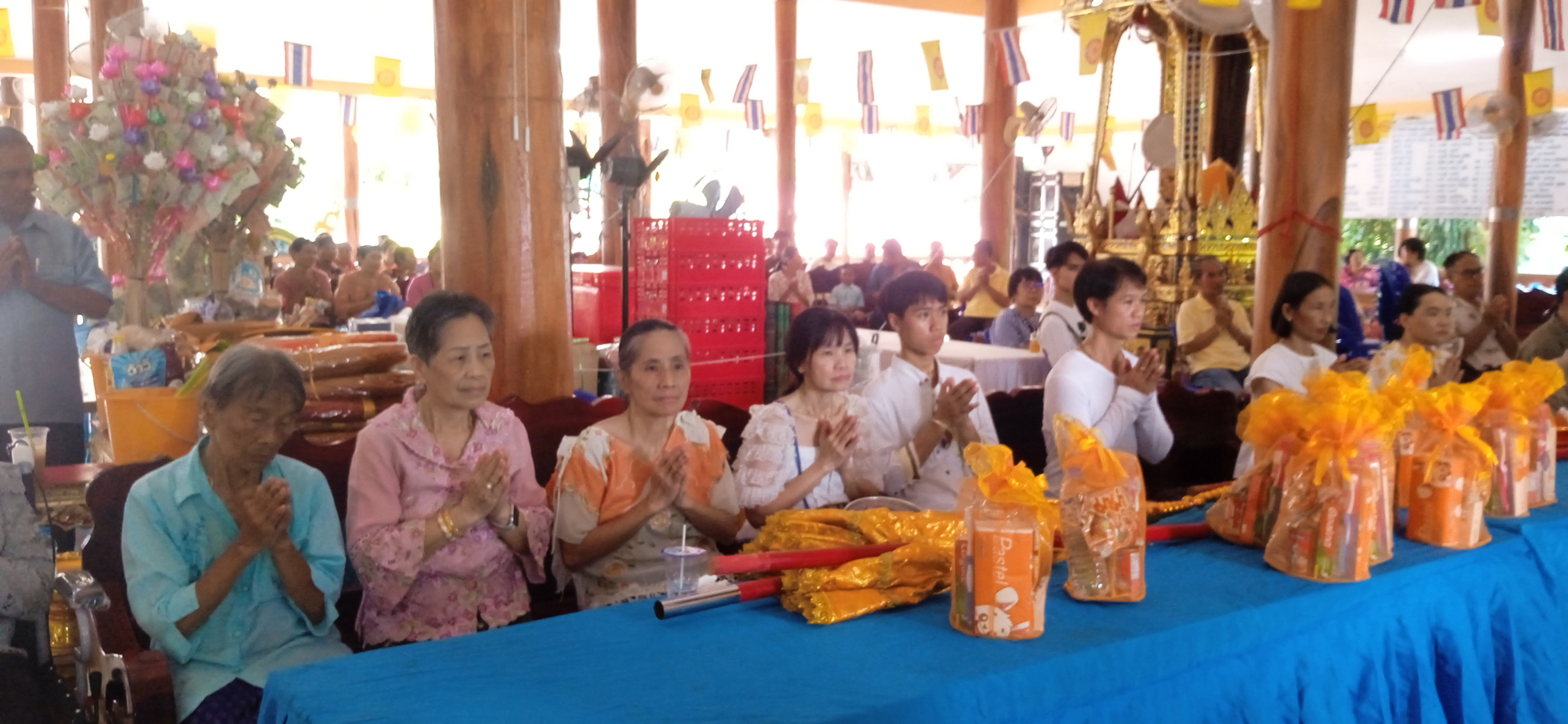 ภาพร่วมพิธีกรรมวัดสระเนินพระราม