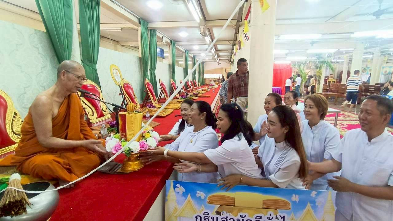 ภาพการถวายปัจจัยวัดบางเตยนอก