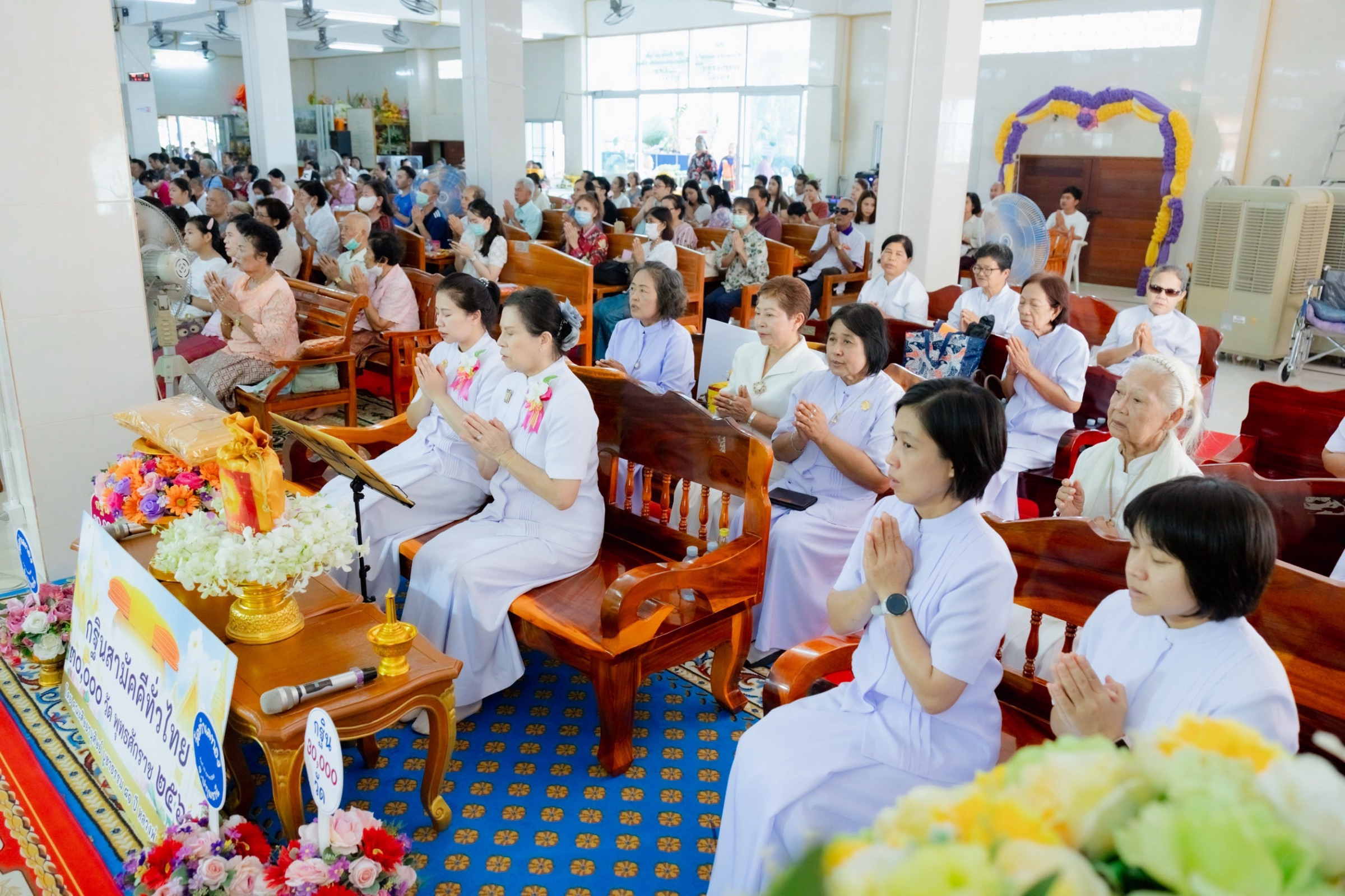 ภาพร่วมพิธีกรรมวัดทำเลทอง