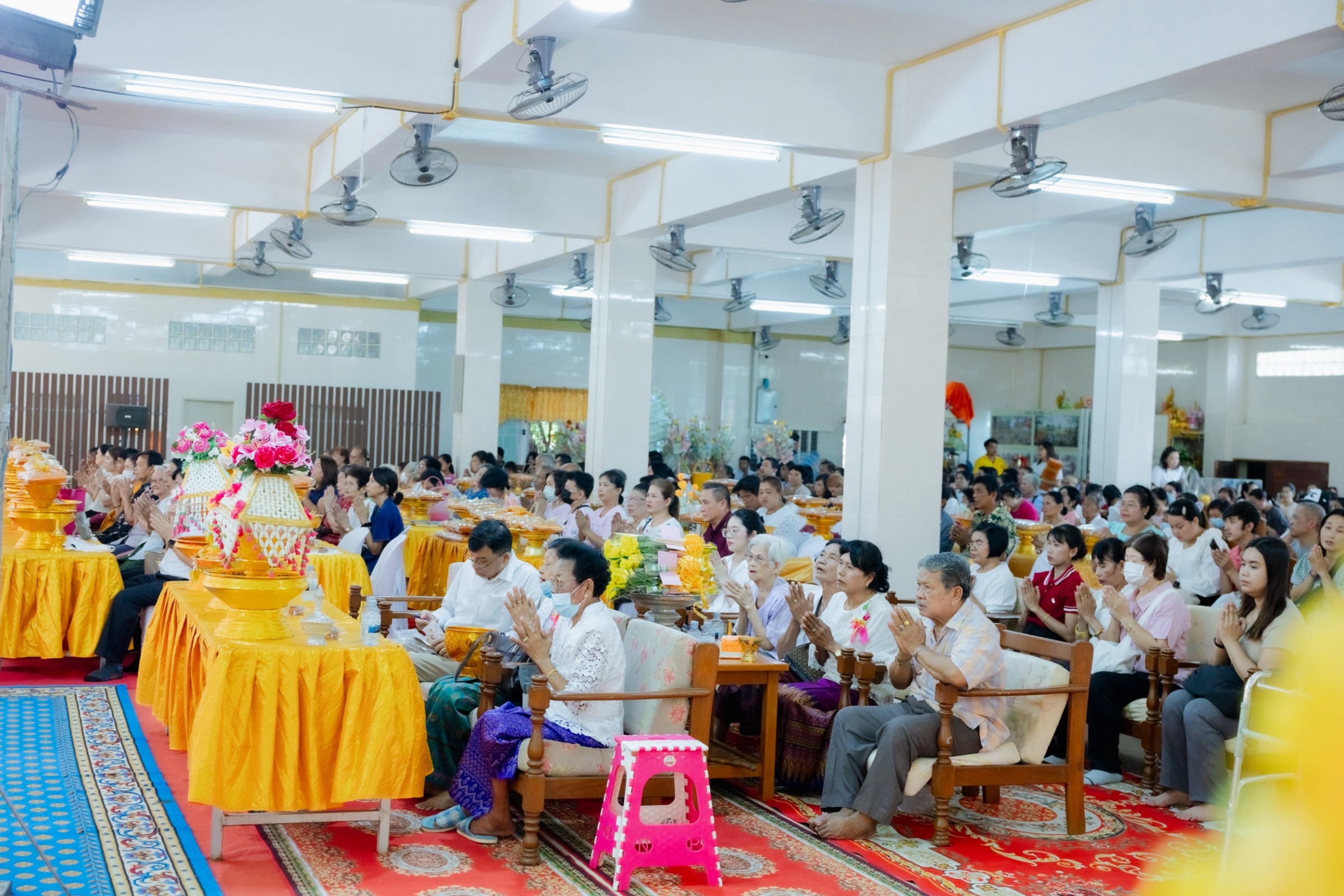 ภาพร่วมพิธีกรรมวัดทำเลทอง