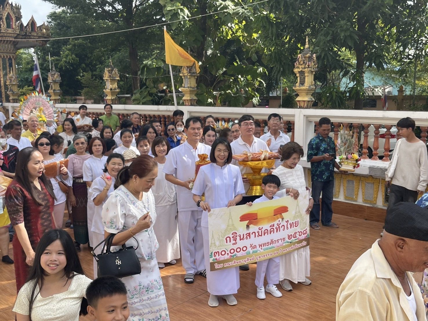 ภาพร่วมพิธีกรรมวัดแจ้งลำหิน