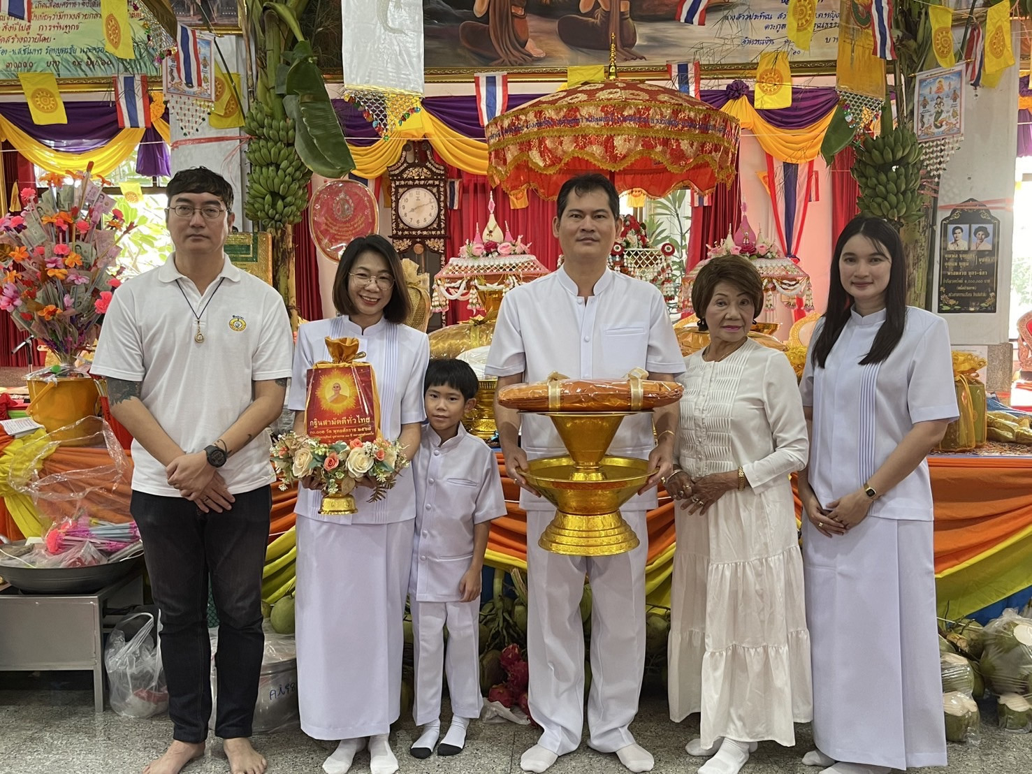 ภาพร่วมพิธีกรรมวัดแจ้งลำหิน