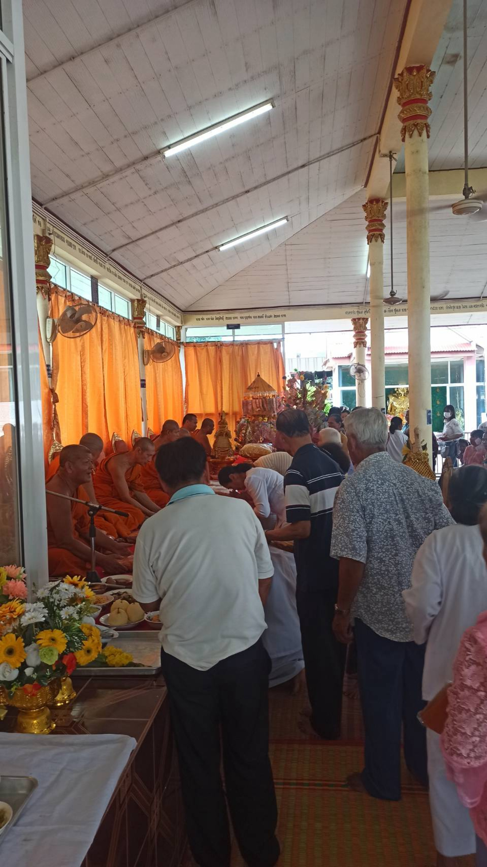 ภาพร่วมพิธีกรรมวัดนางลือ