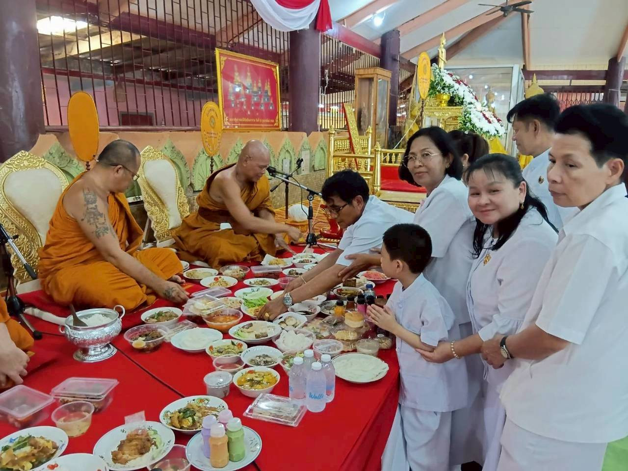 ภาพร่วมพิธีกรรมวัดอินทาราม