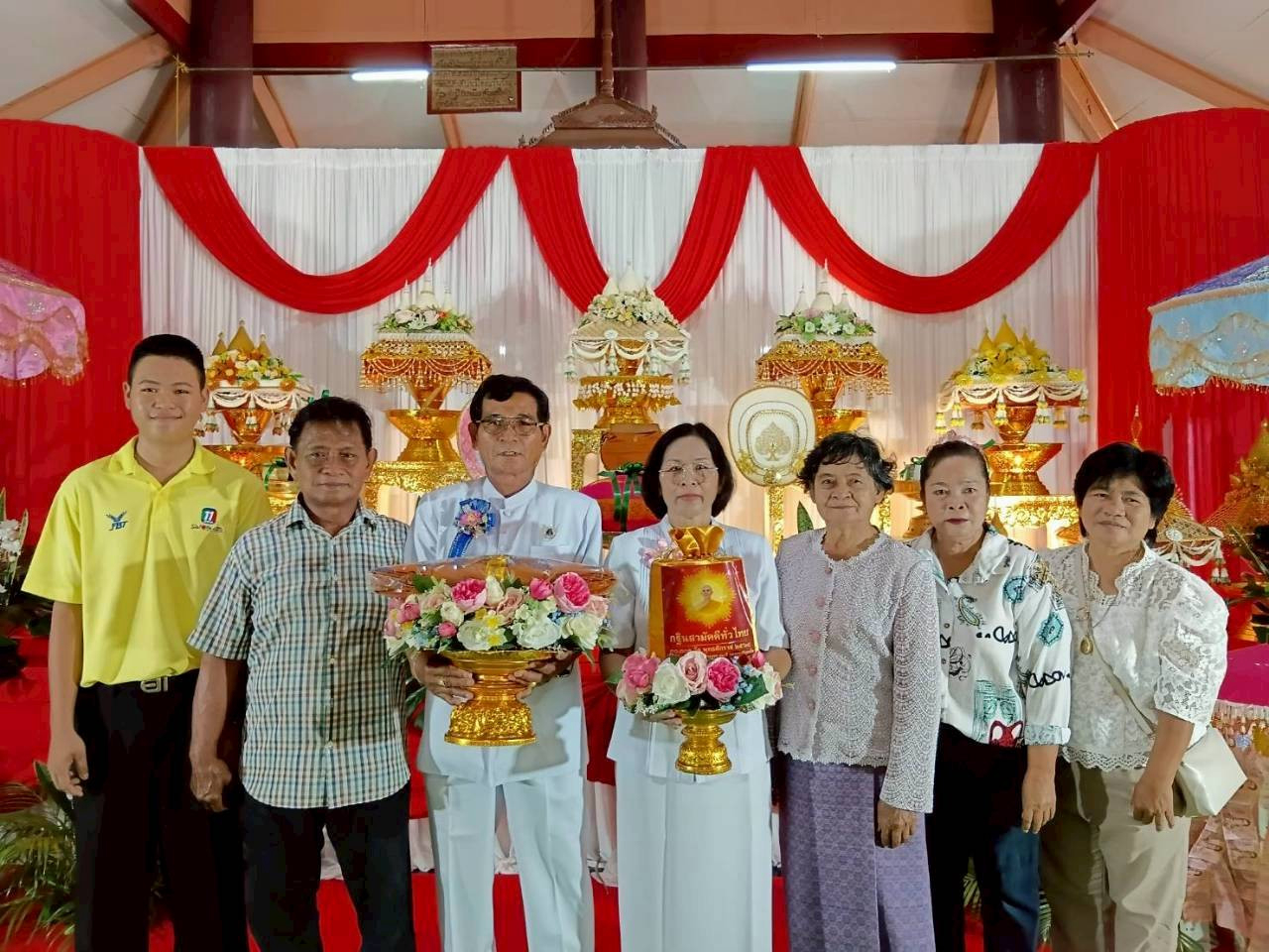 ภาพร่วมพิธีกรรมวัดอินทาราม