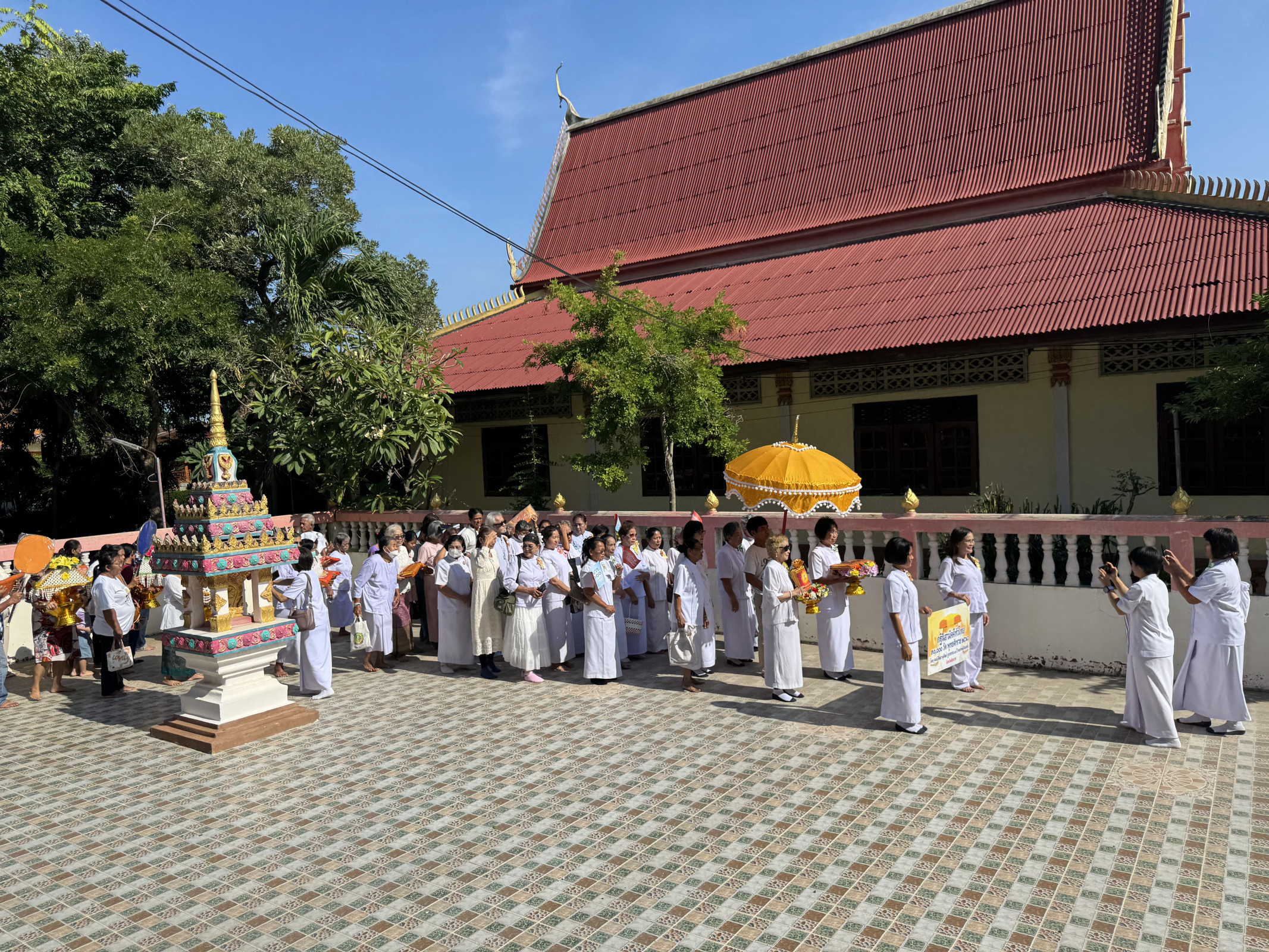 ภาพร่วมพิธีกรรมวัดกลาง