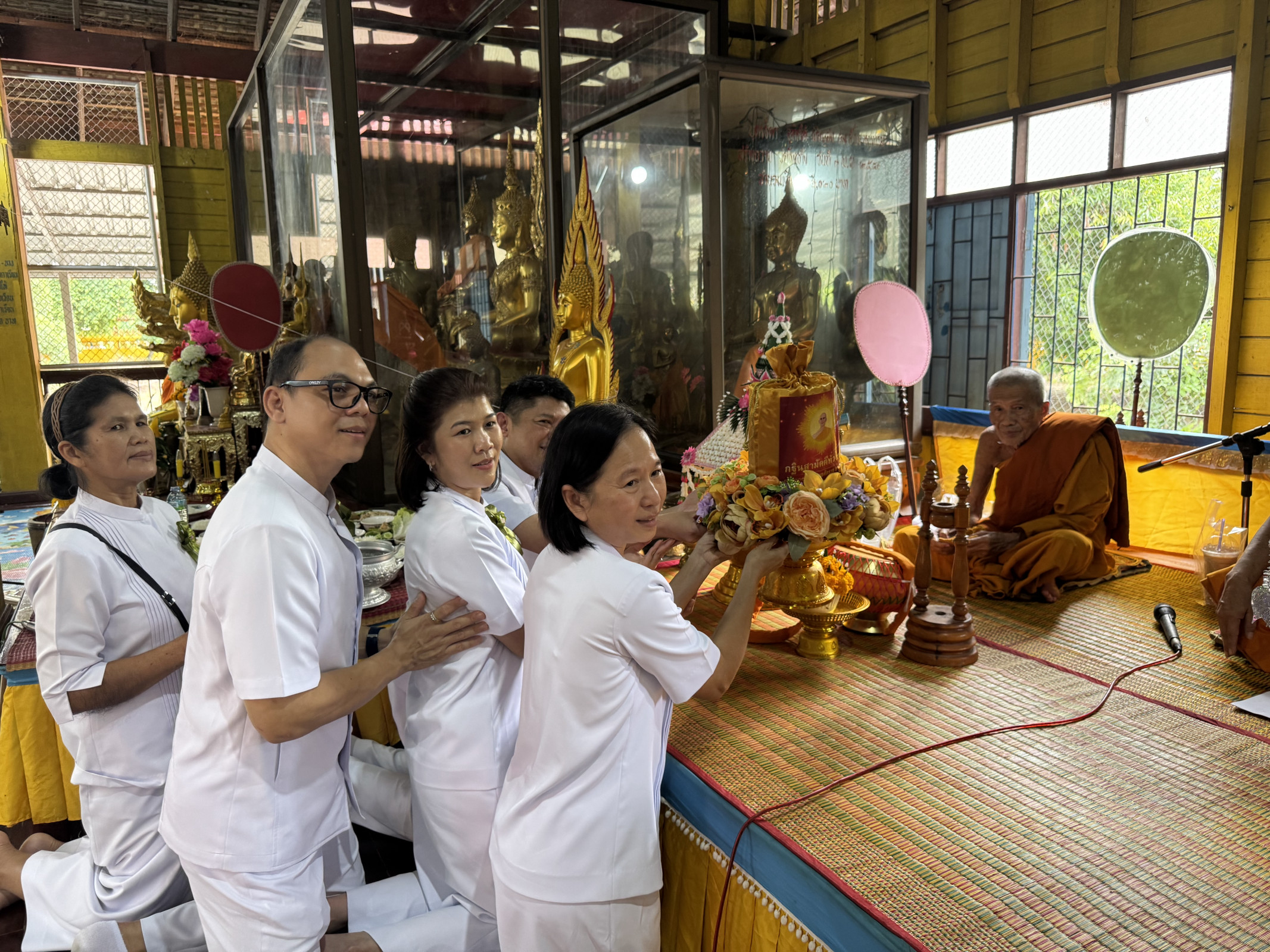 ภาพการถวายปัจจัยวัดโรงช้าง