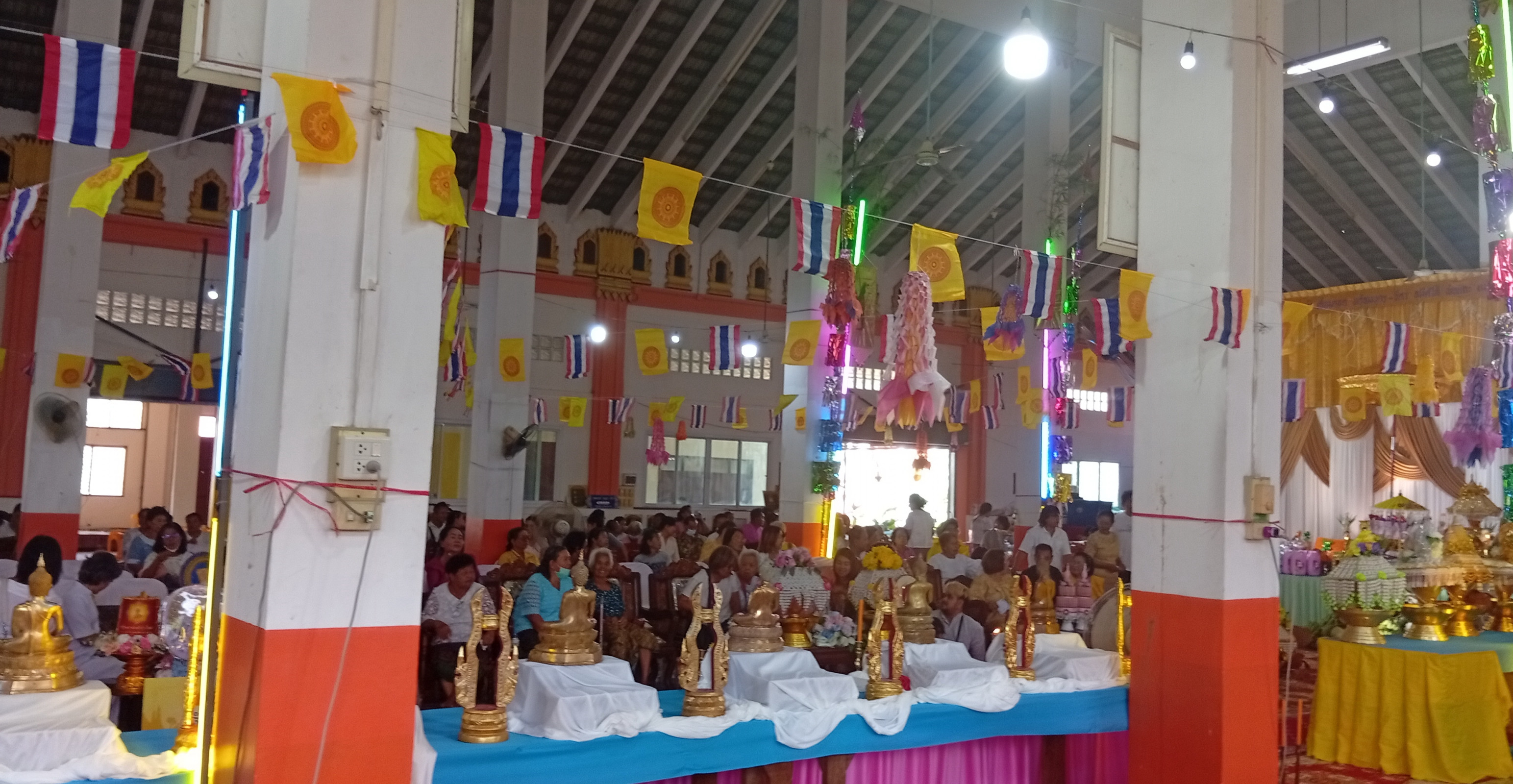 ภาพร่วมพิธีกรรมวัดหาดอาษา