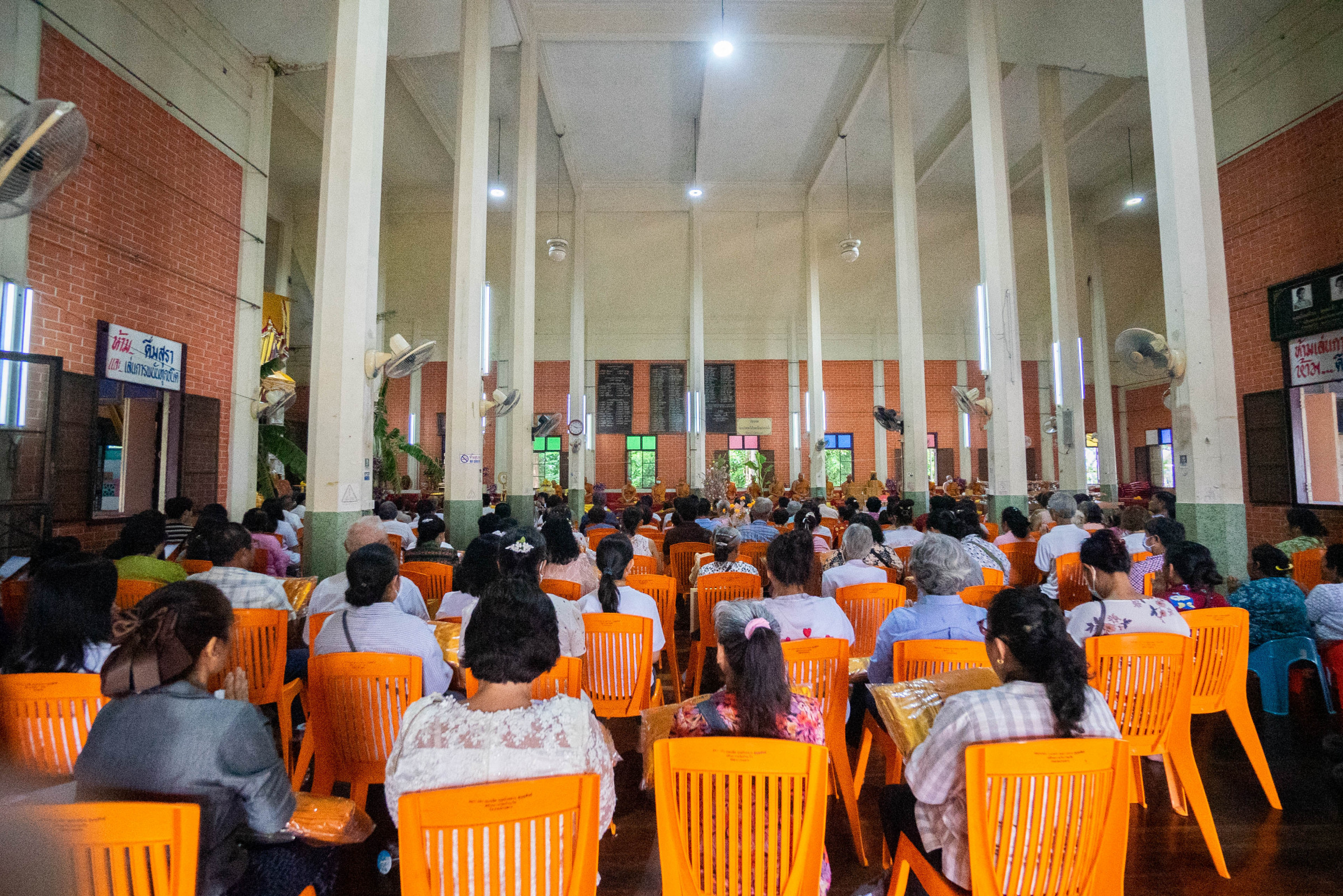 ภาพร่วมพิธีกรรมวัดลาดบัวหลวง