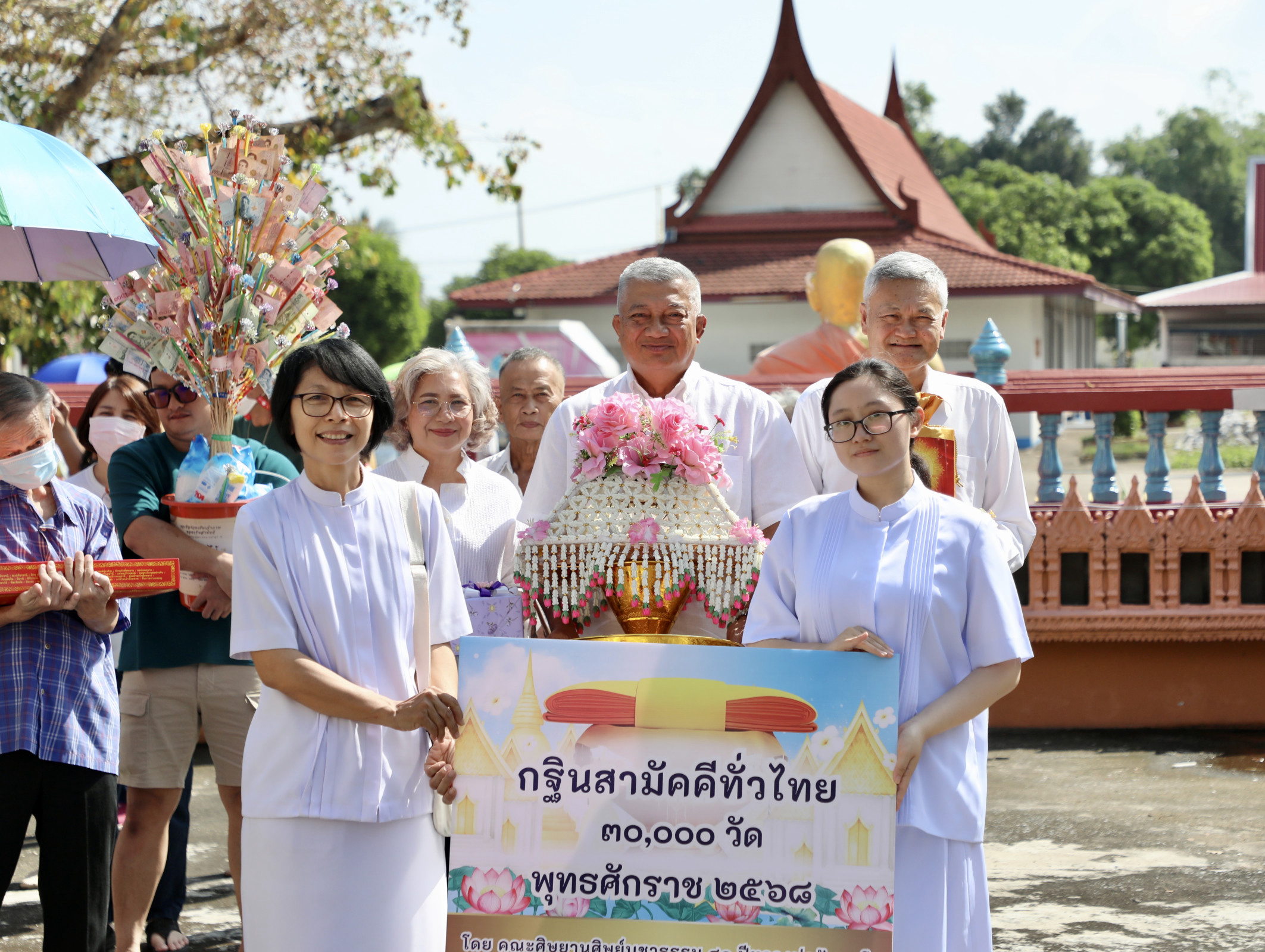 ภาพร่วมขบวนกฐินวัดดอกไม้