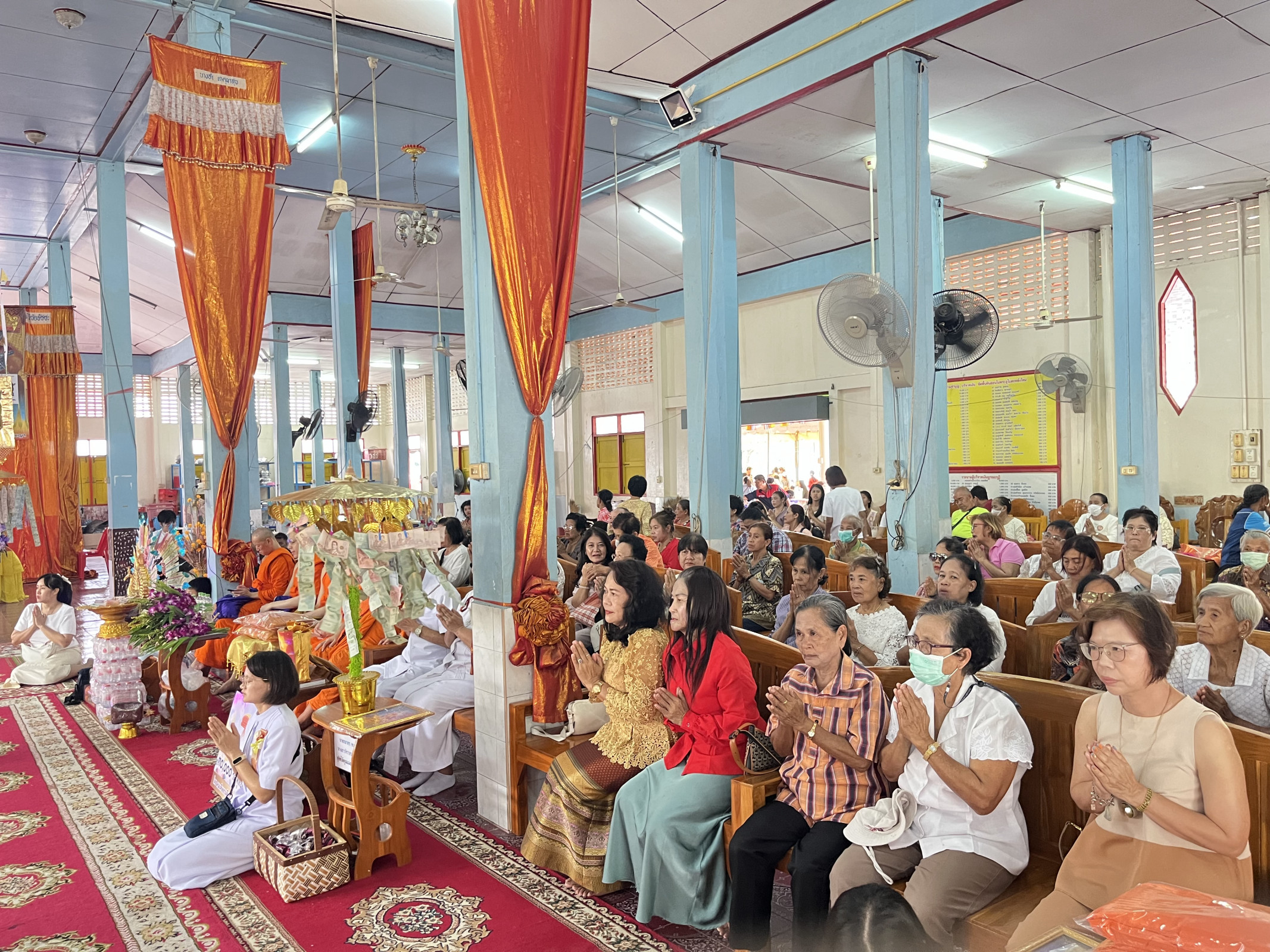 ภาพร่วมพิธีกรรมวัดธรรมรส