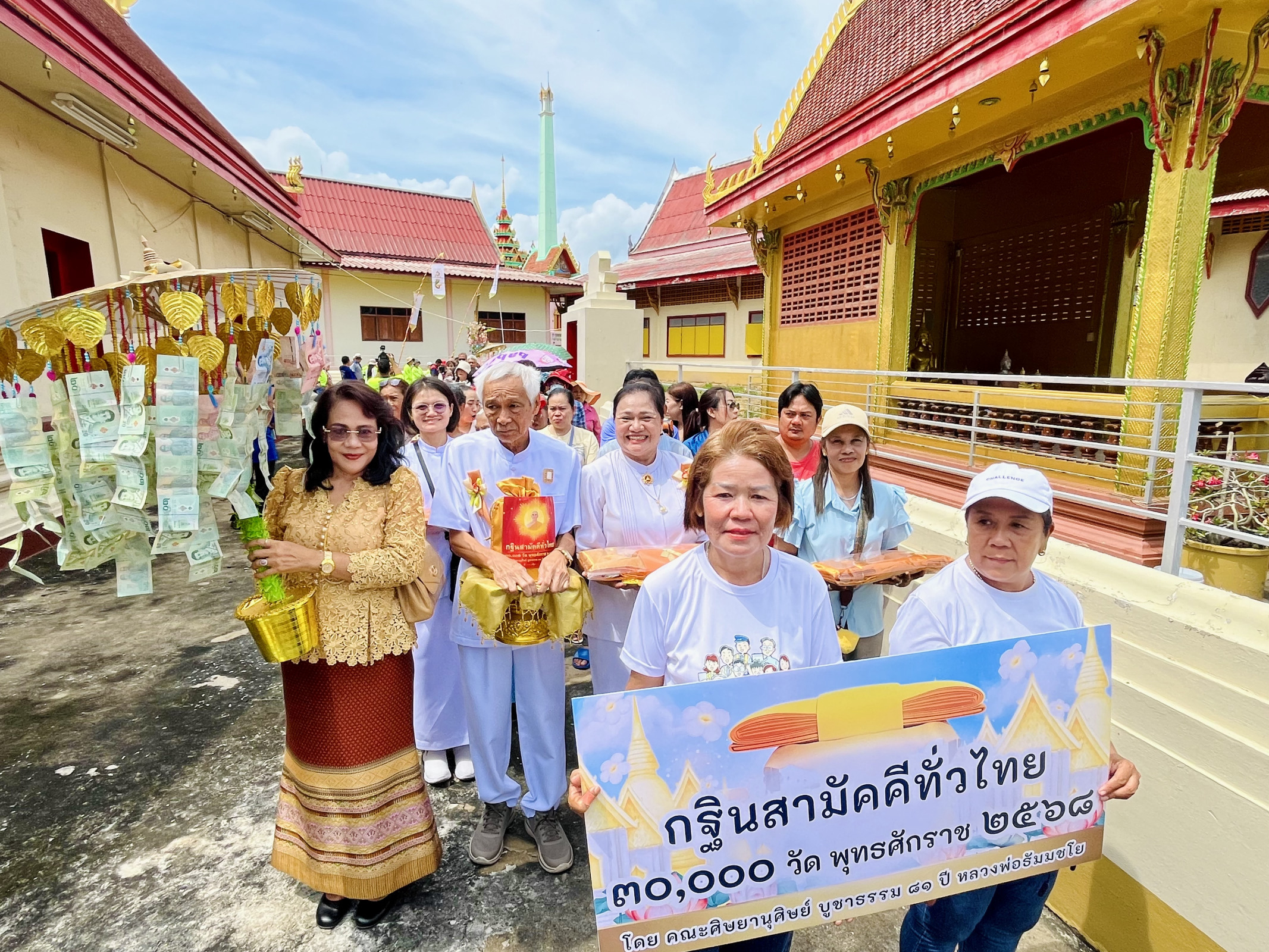 ภาพร่วมพิธีกรรมวัดธรรมรส