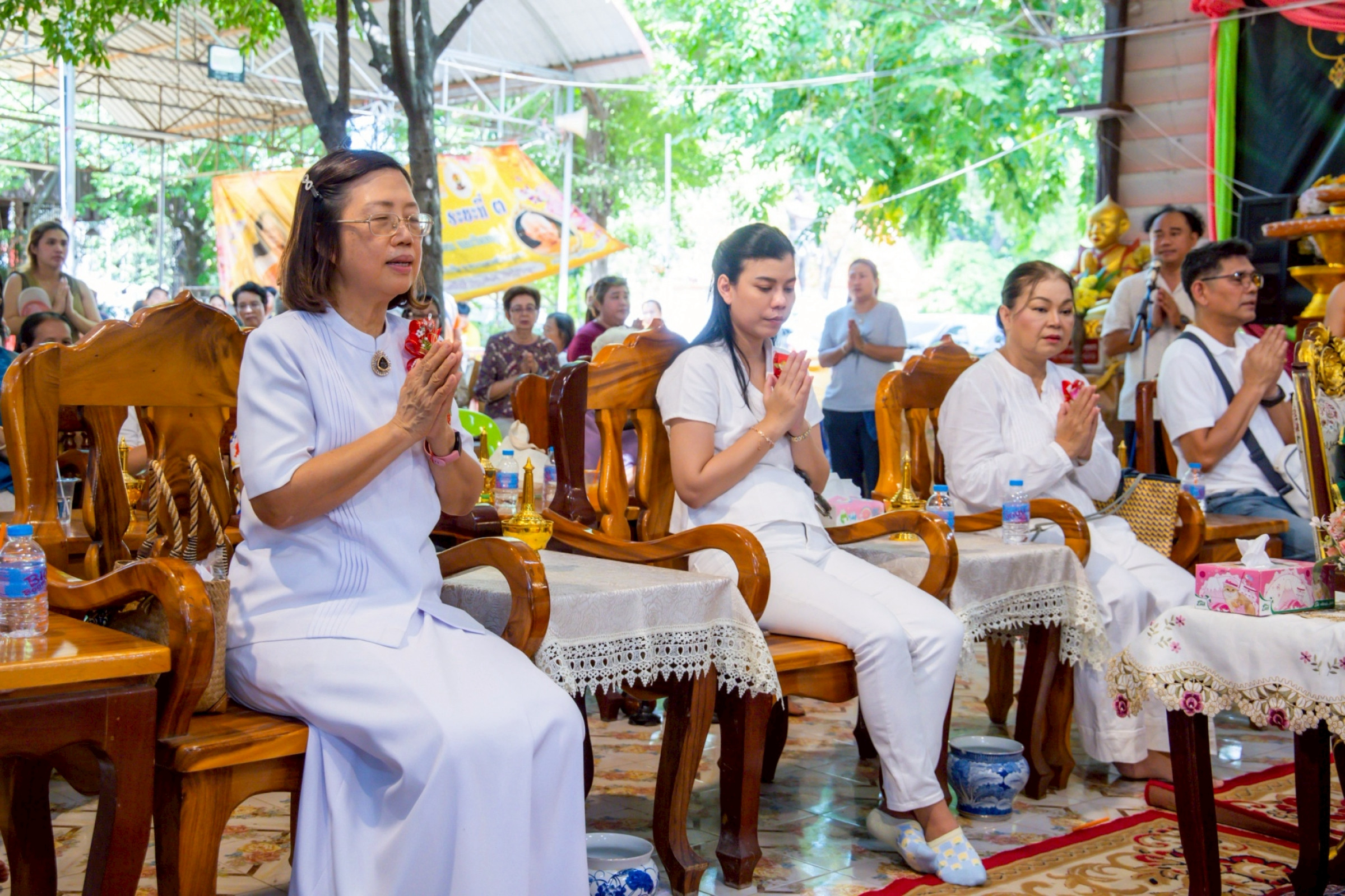 ภาพร่วมพิธีกรรมวัดทอง