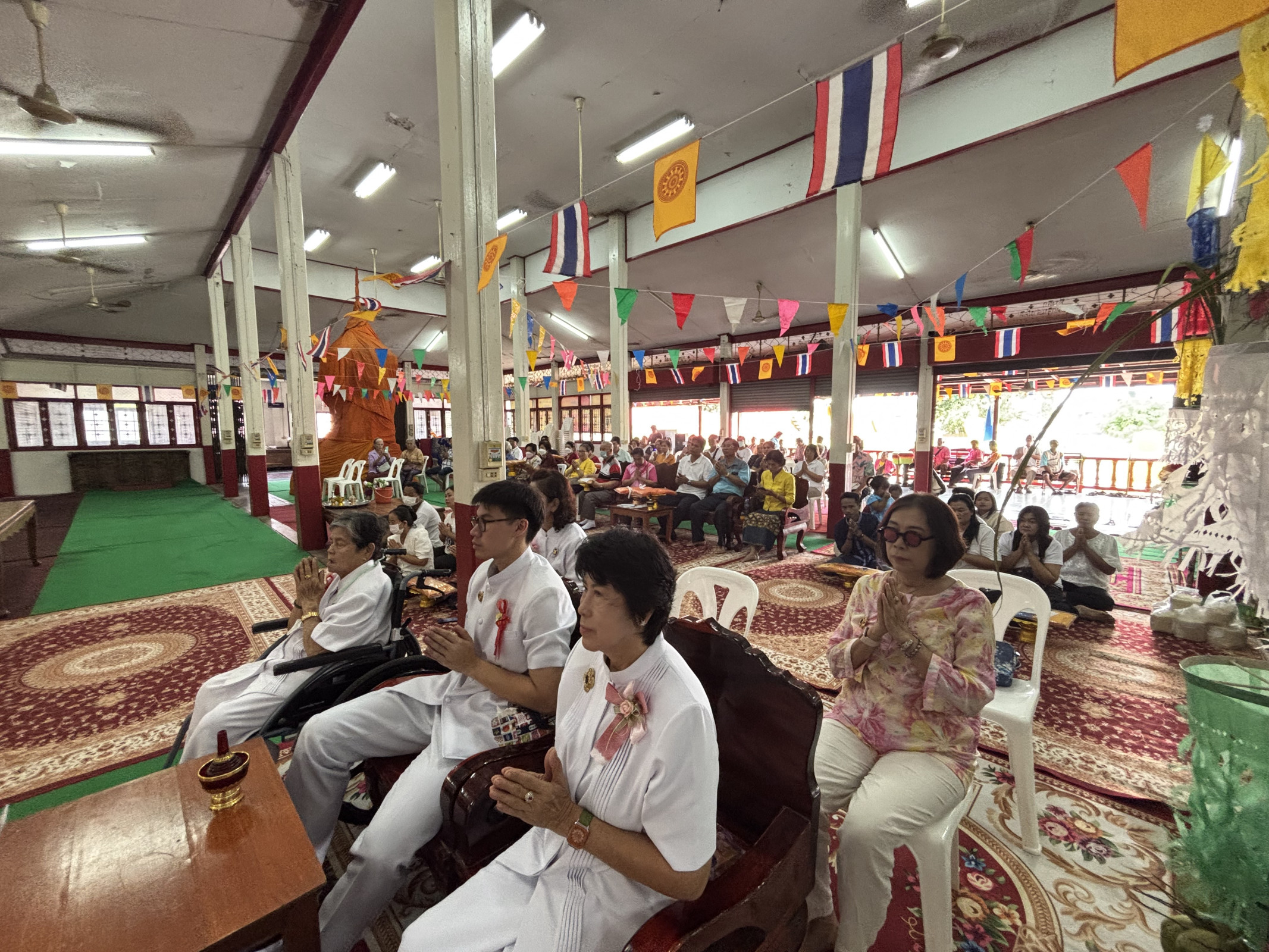 ภาพร่วมพิธีกรรมวัดเสด็จ