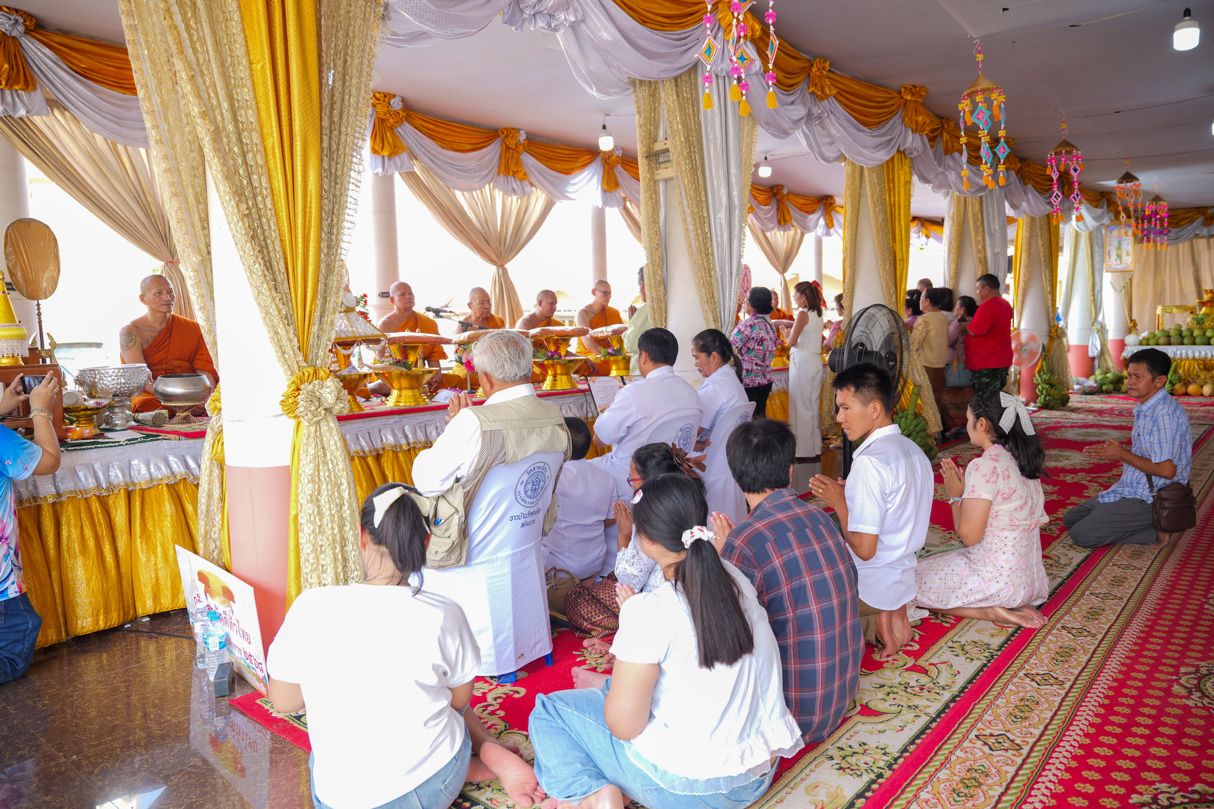 ภาพร่วมพิธีกรรมวัดสามเรือน