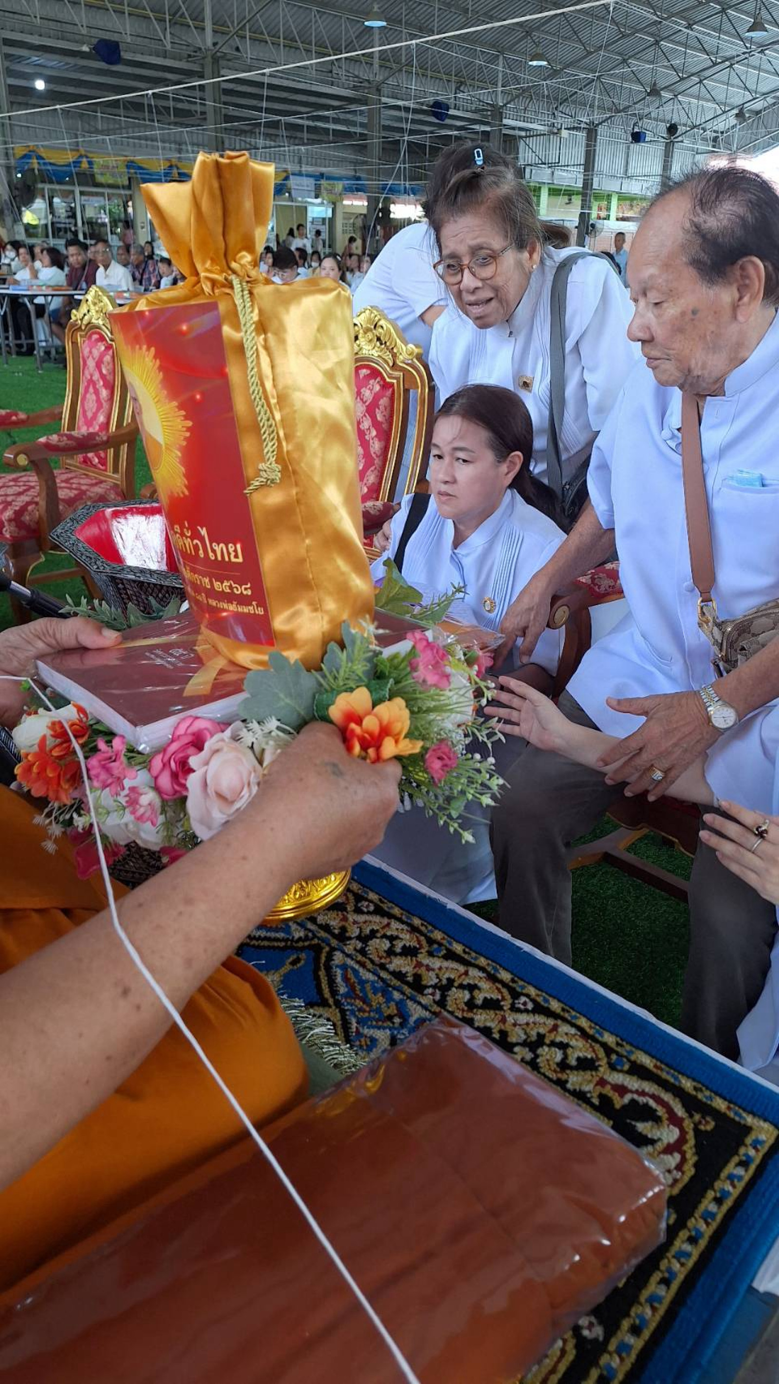 ภาพการถวายปัจจัยวัดขนอนใต้