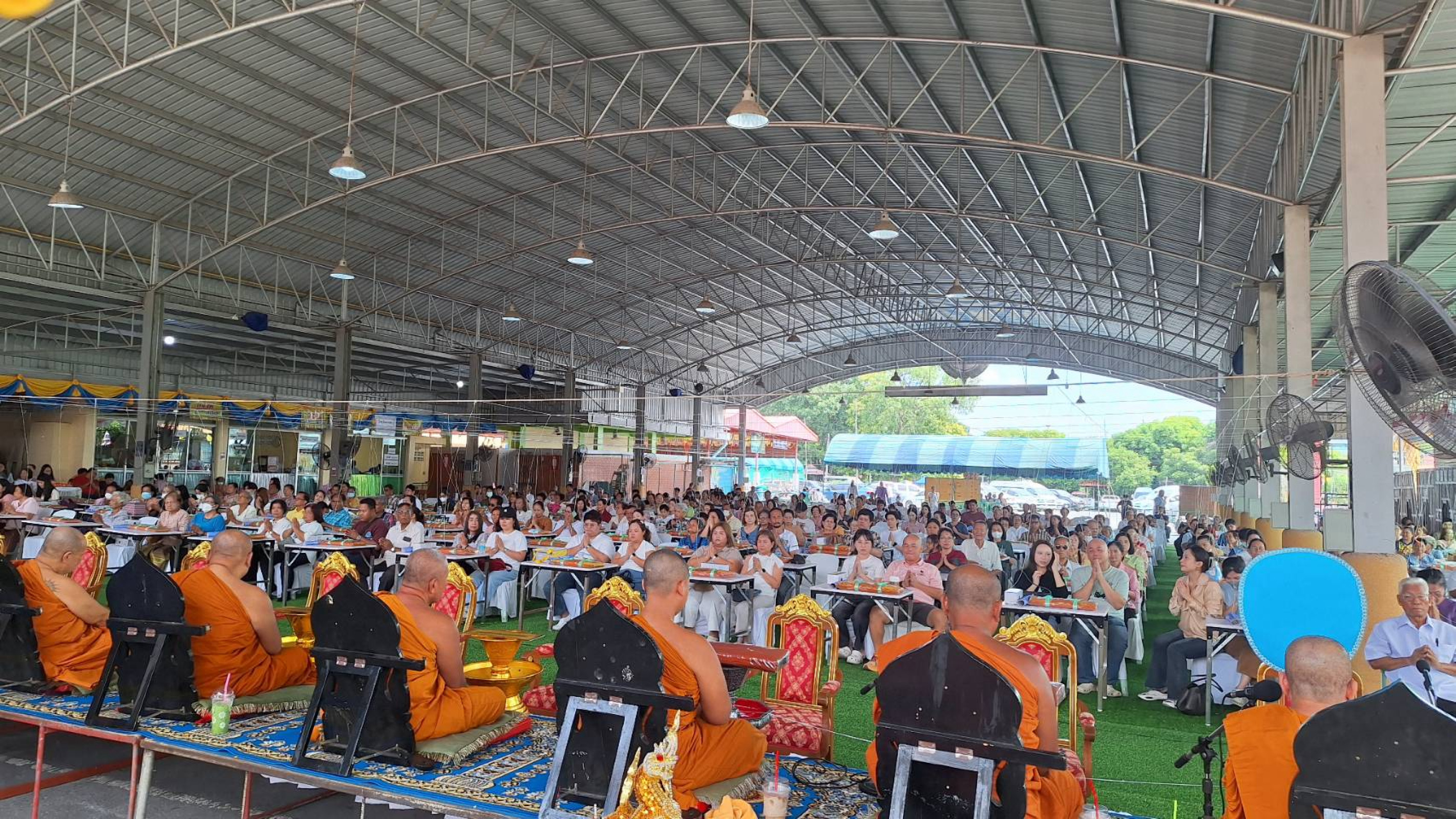 ภาพร่วมพิธีกรรมวัดขนอนใต้