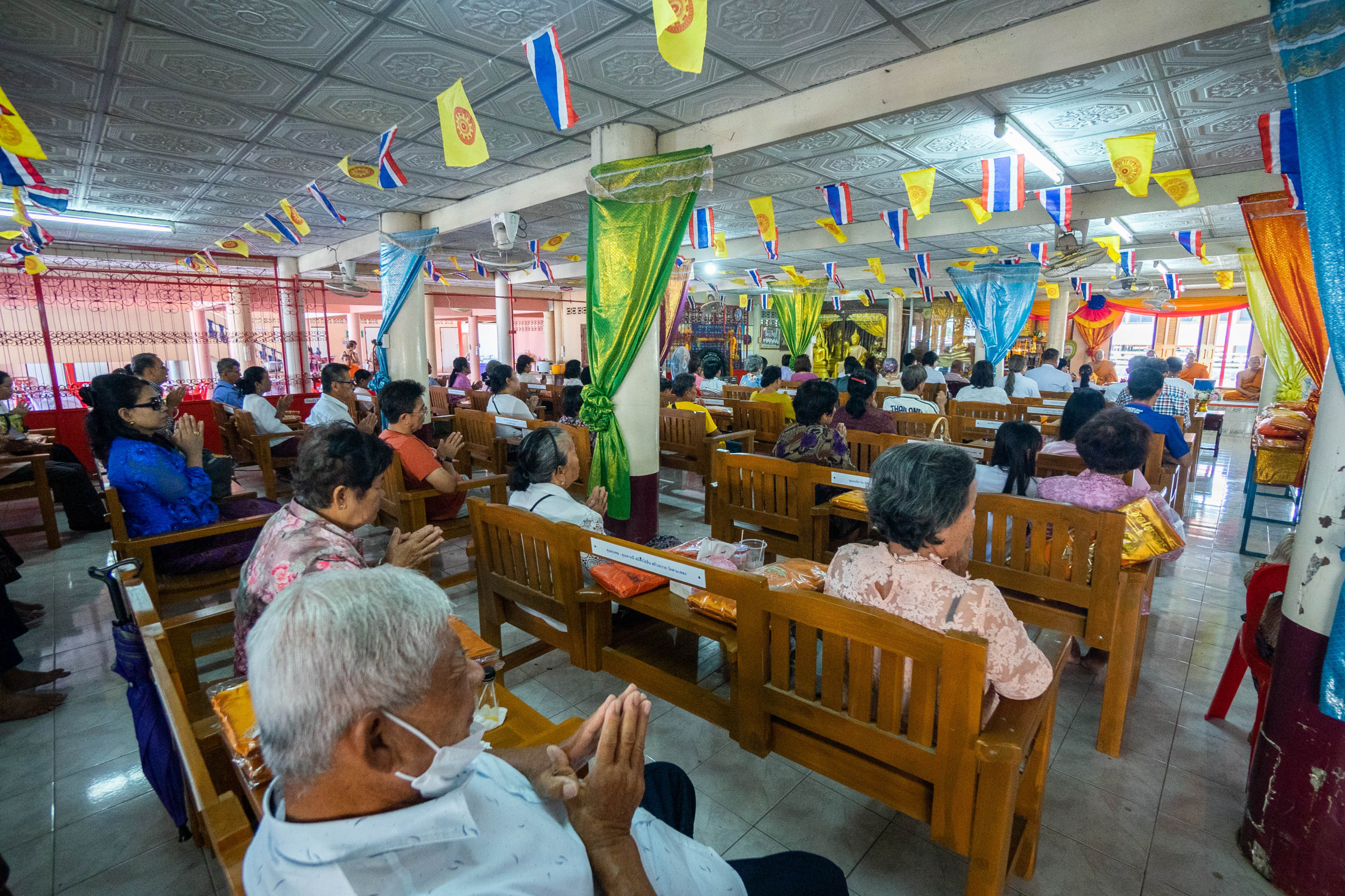 ภาพร่วมพิธีกรรมวัดสามเพลง