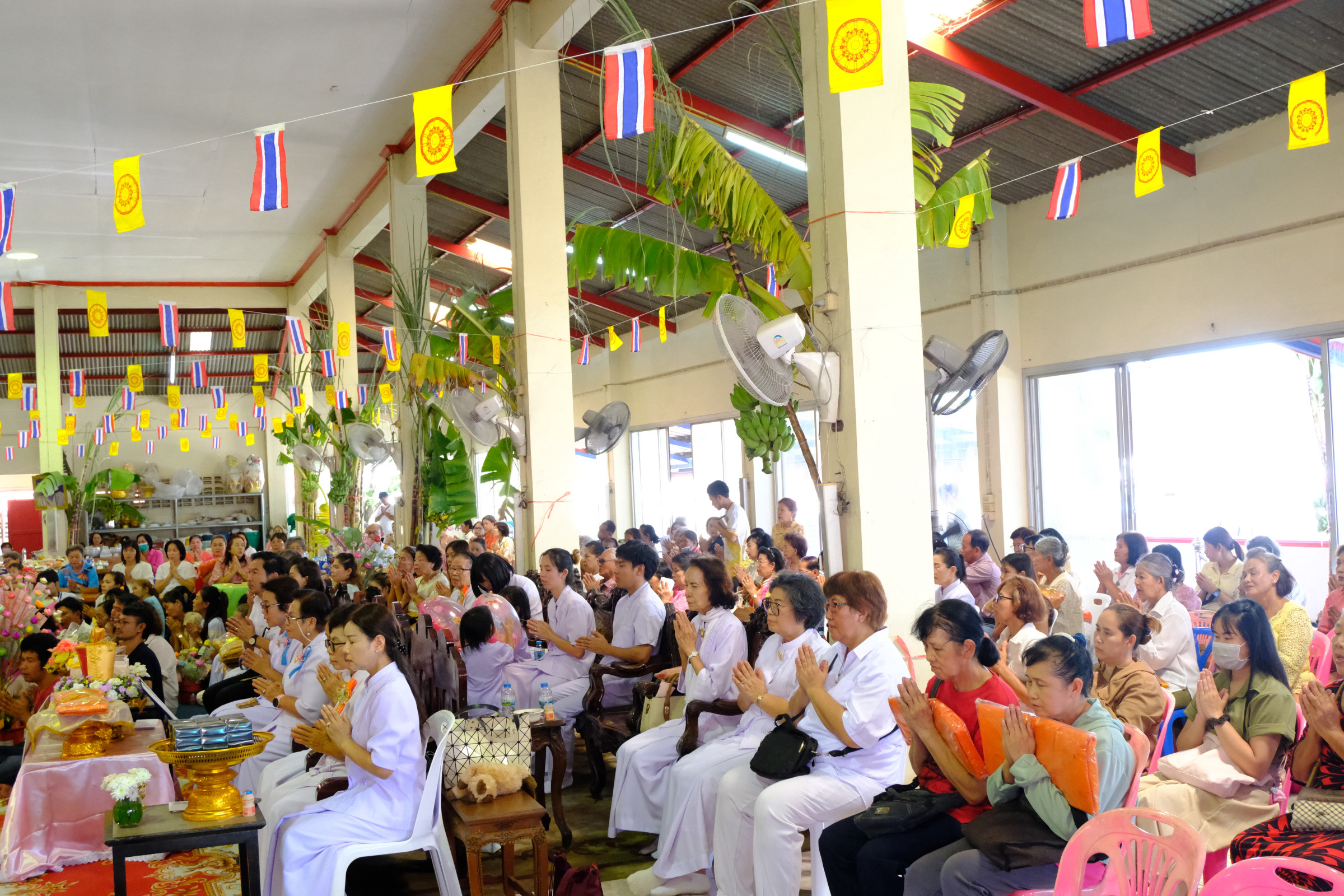 ภาพร่วมพิธีกรรมวัดยมนาตามธรรม