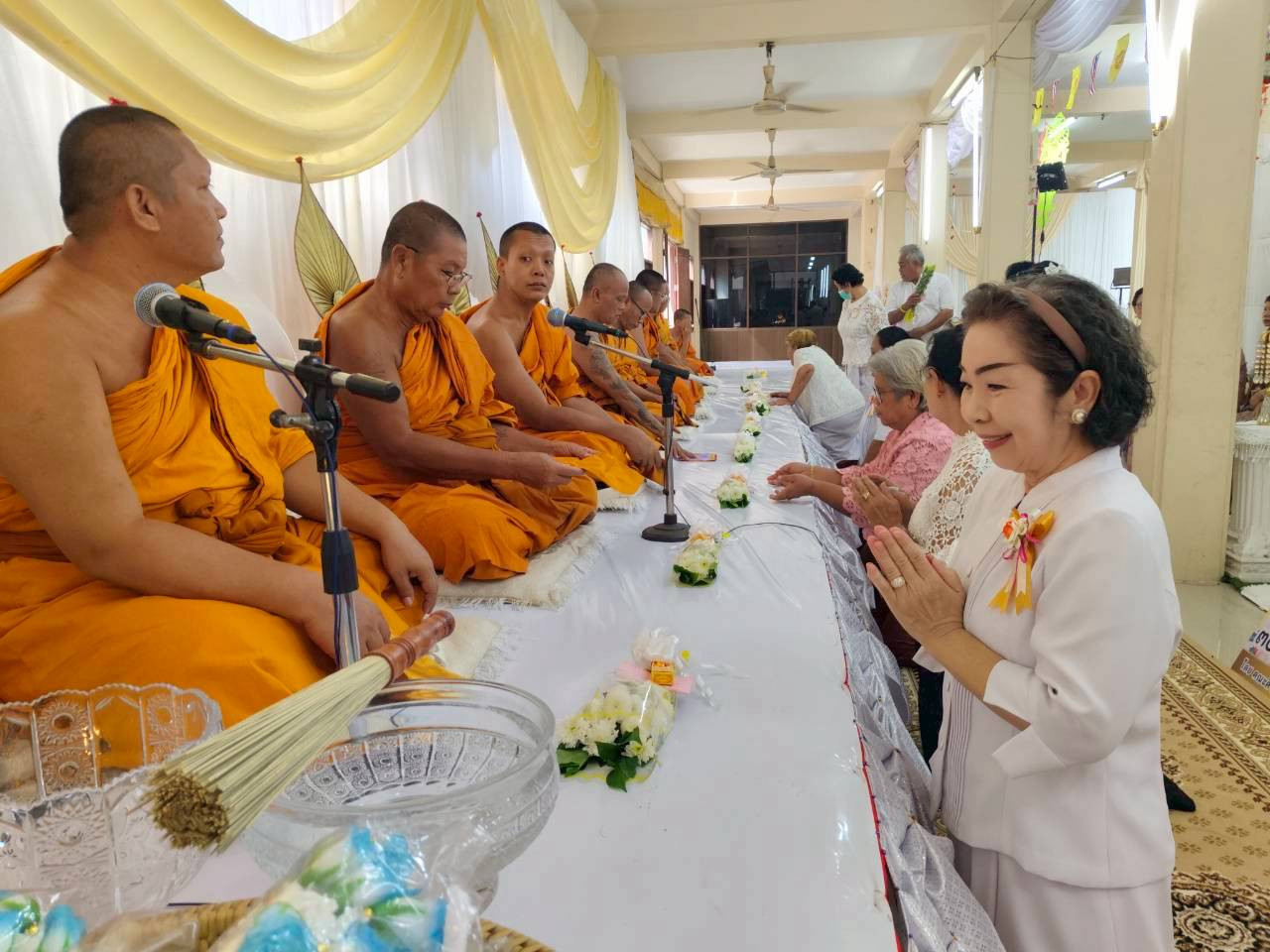 ภาพร่วมพิธีกรรมวัดทองทรงธรรม