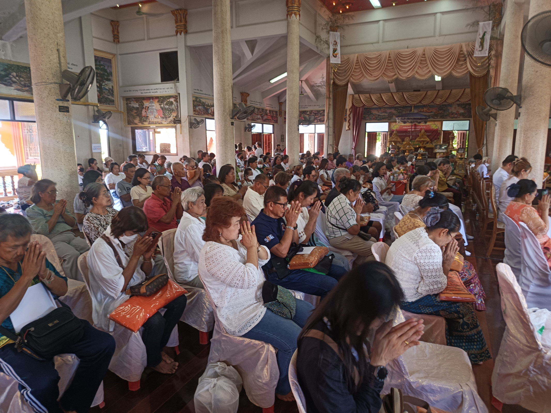 ภาพร่วมพิธีกรรมวัดมาบพระจันทร์