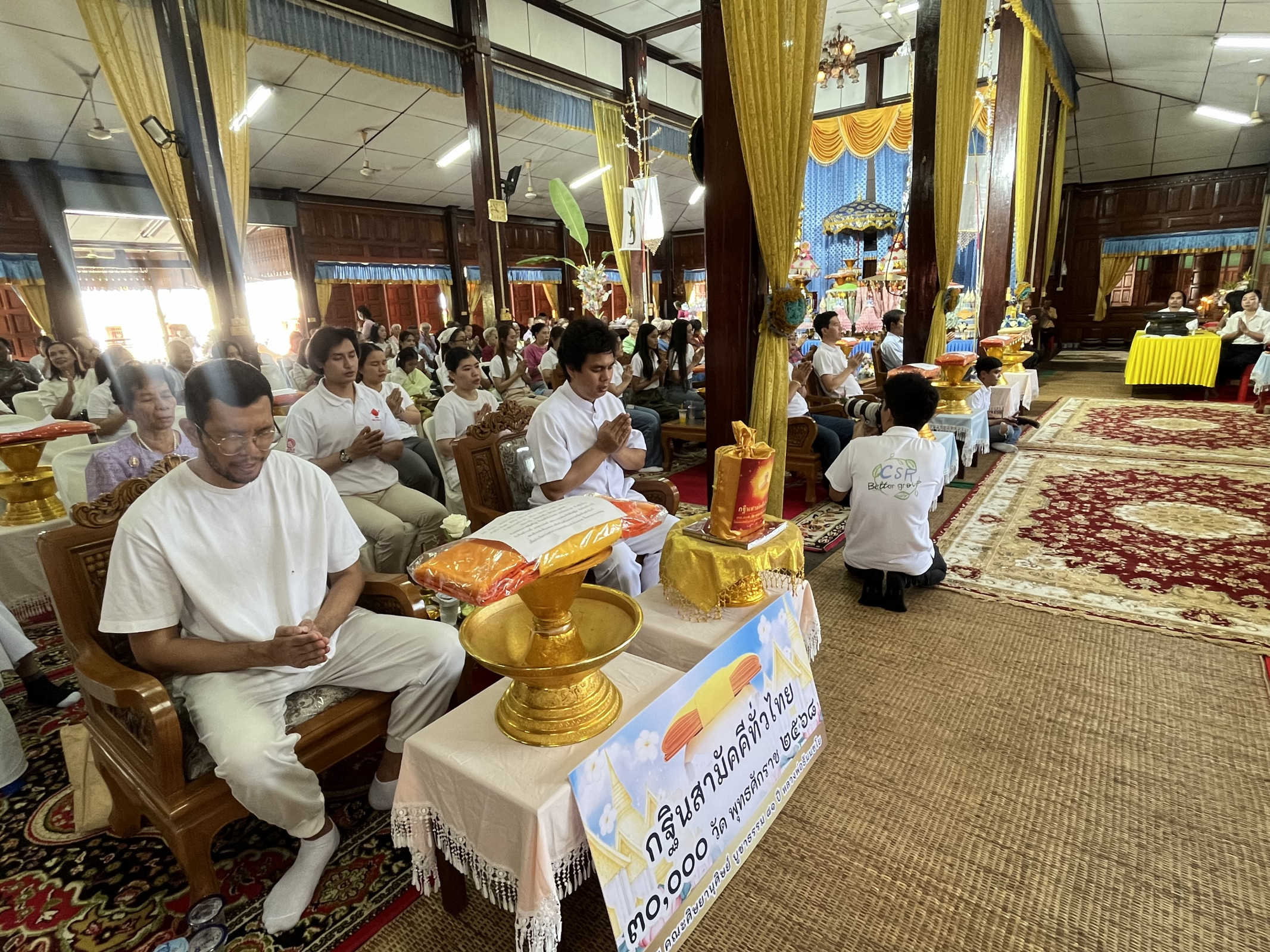 ภาพร่วมพิธีกรรมวัดลาย