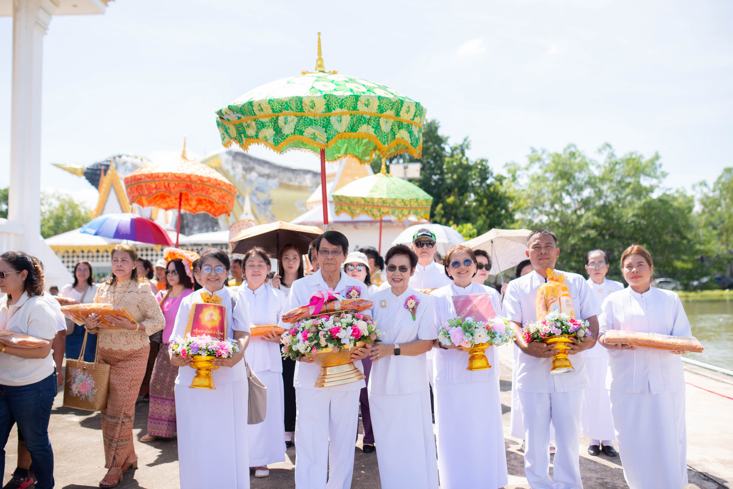 ภาพร่วมขบวนกฐินวัดสันติธรรมาราม
