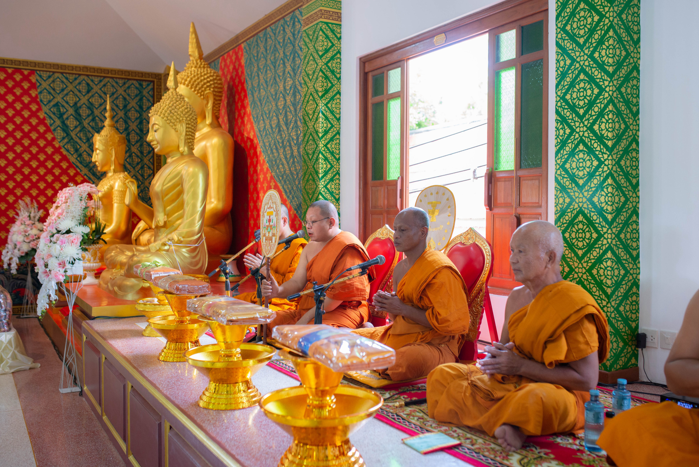 ภาพร่วมพิธีกรรมวัดสันติธรรมาราม