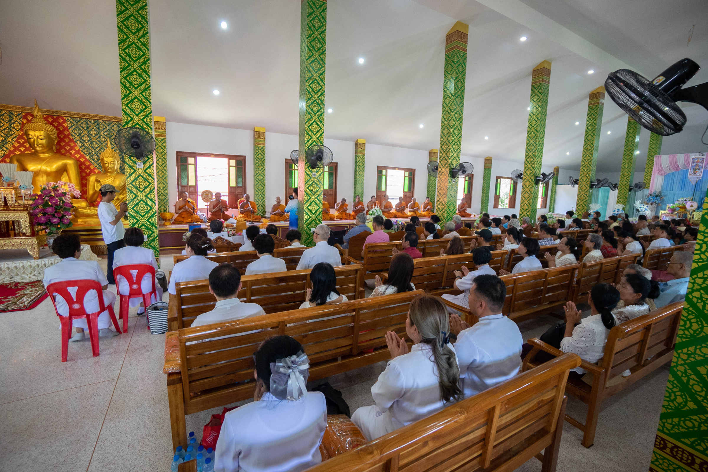 ภาพร่วมพิธีกรรมวัดสันติธรรมาราม