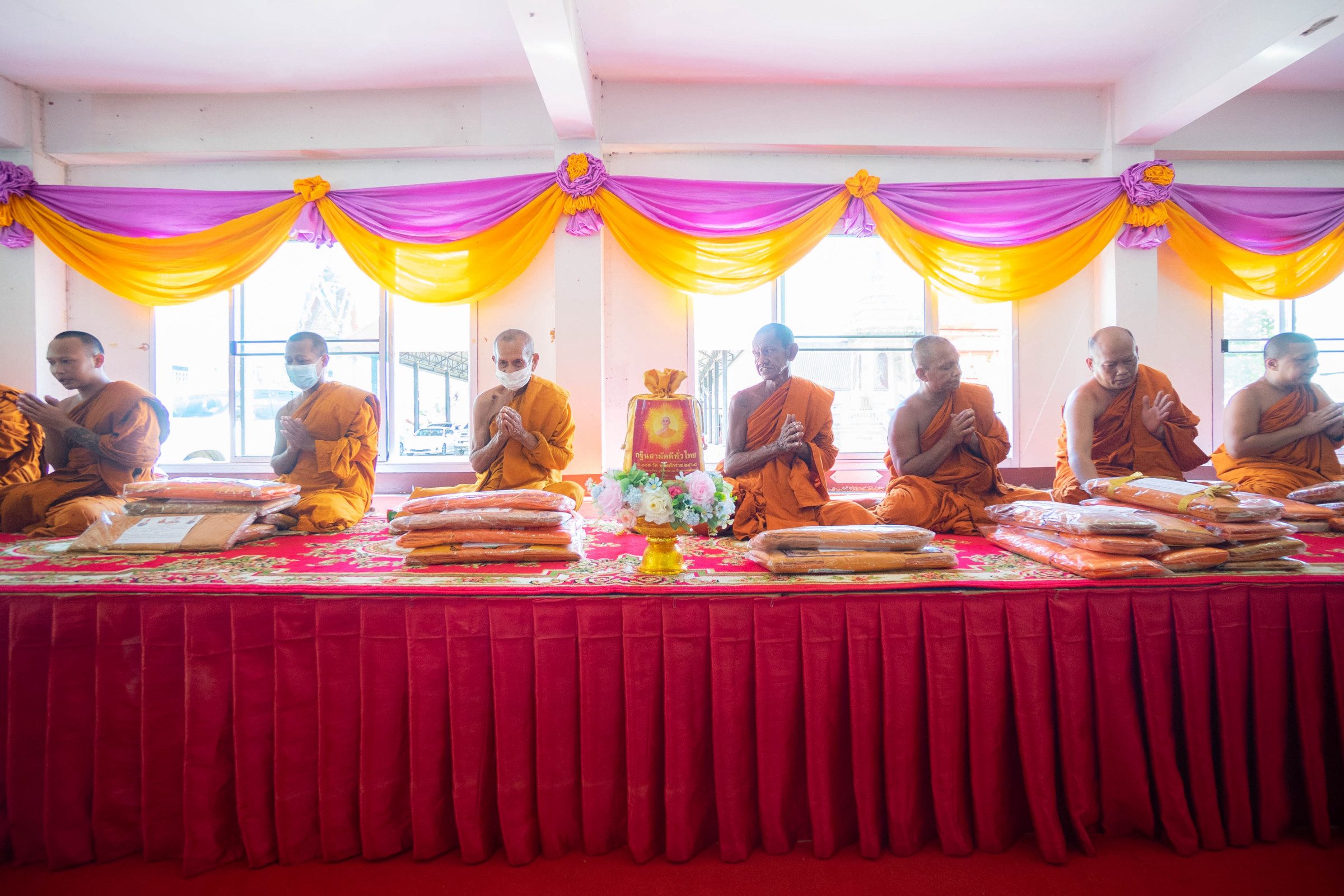 ภาพร่วมพิธีกรรมวัดลำบัว
