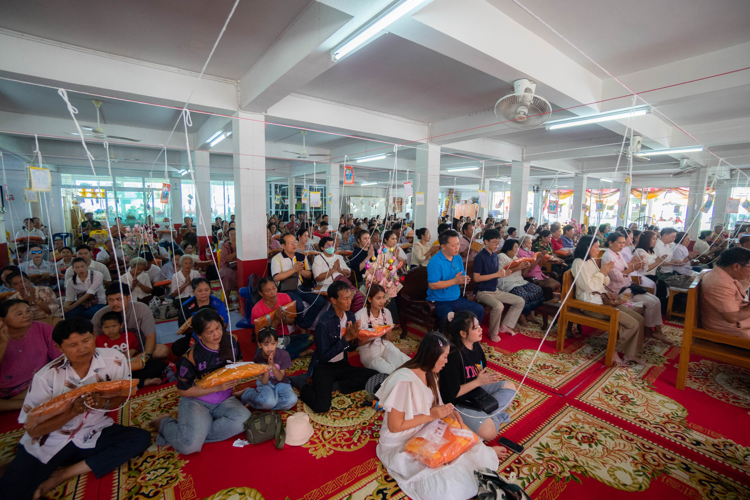 ภาพร่วมพิธีกรรมวัดลำบัว