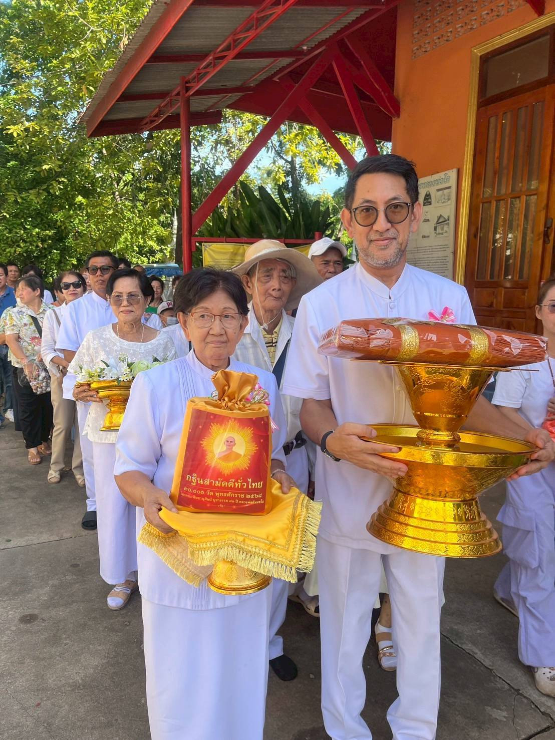 ภาพร่วมขบวนกฐินวัดตองปุ