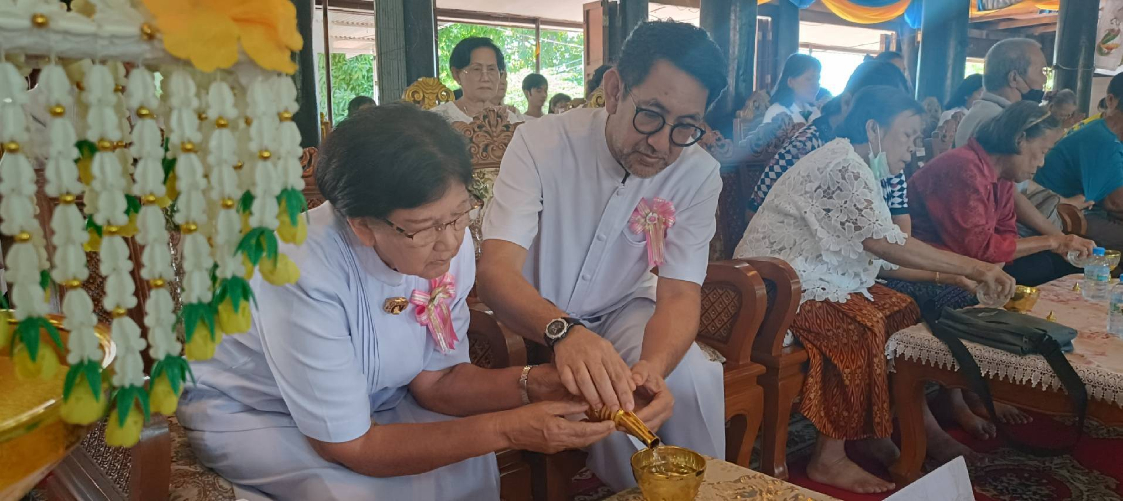 ภาพร่วมพิธีกรรมวัดตองปุ