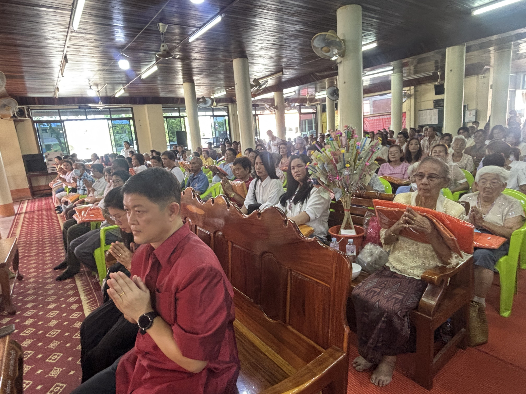 ภาพร่วมพิธีกรรมวัดบ้านชุ้ง