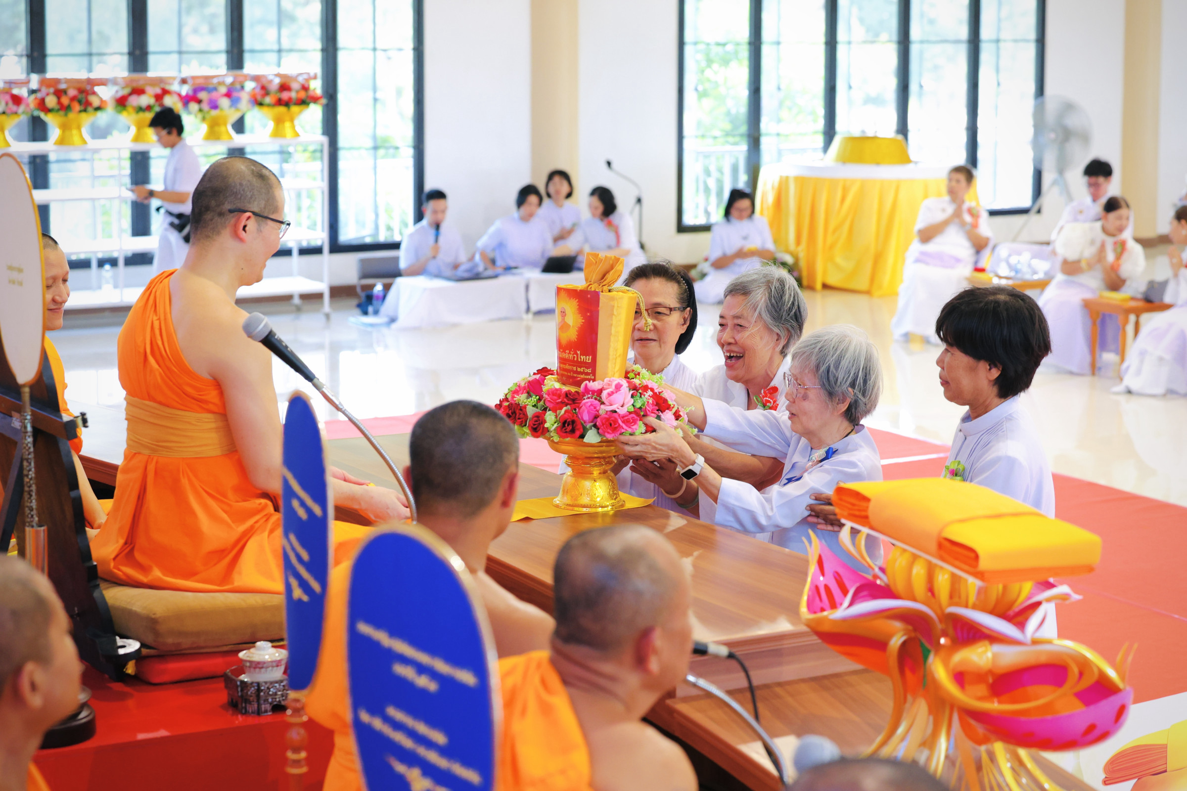 ภาพการถวายปัจจัยศูนย์อบรมเยาวชนบางปะหัน