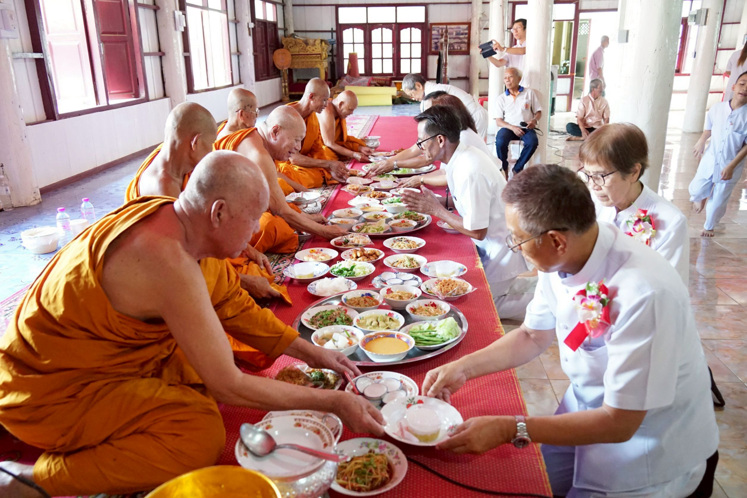 ภาพร่วมพิธีกรรมวัดสระกระเบื้อง