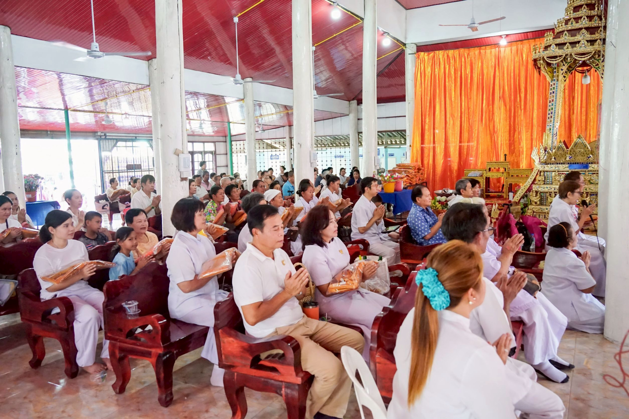 ภาพร่วมพิธีกรรมวัดสระกระเบื้อง