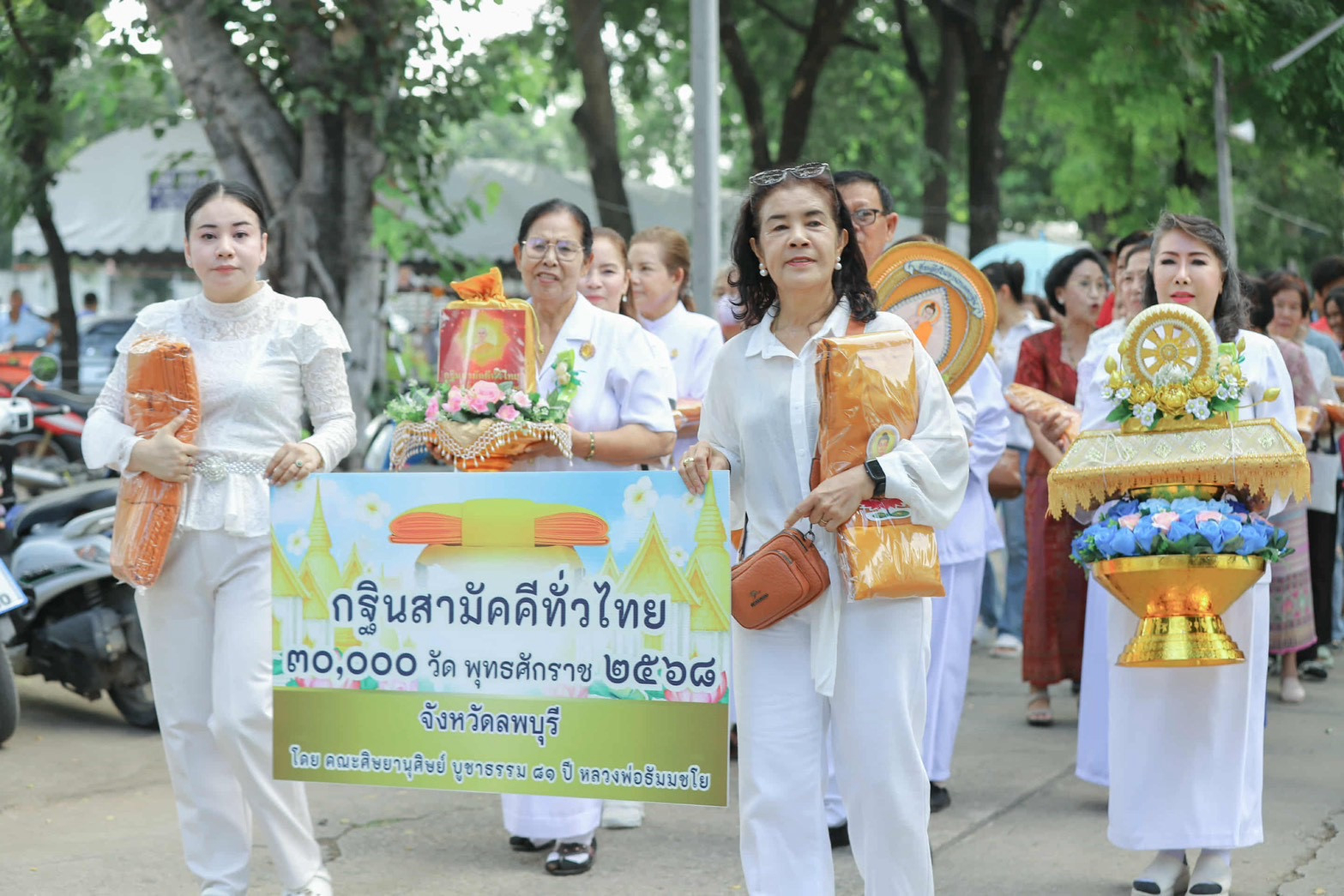 ภาพร่วมพิธีกรรมวัดท่าหลวง