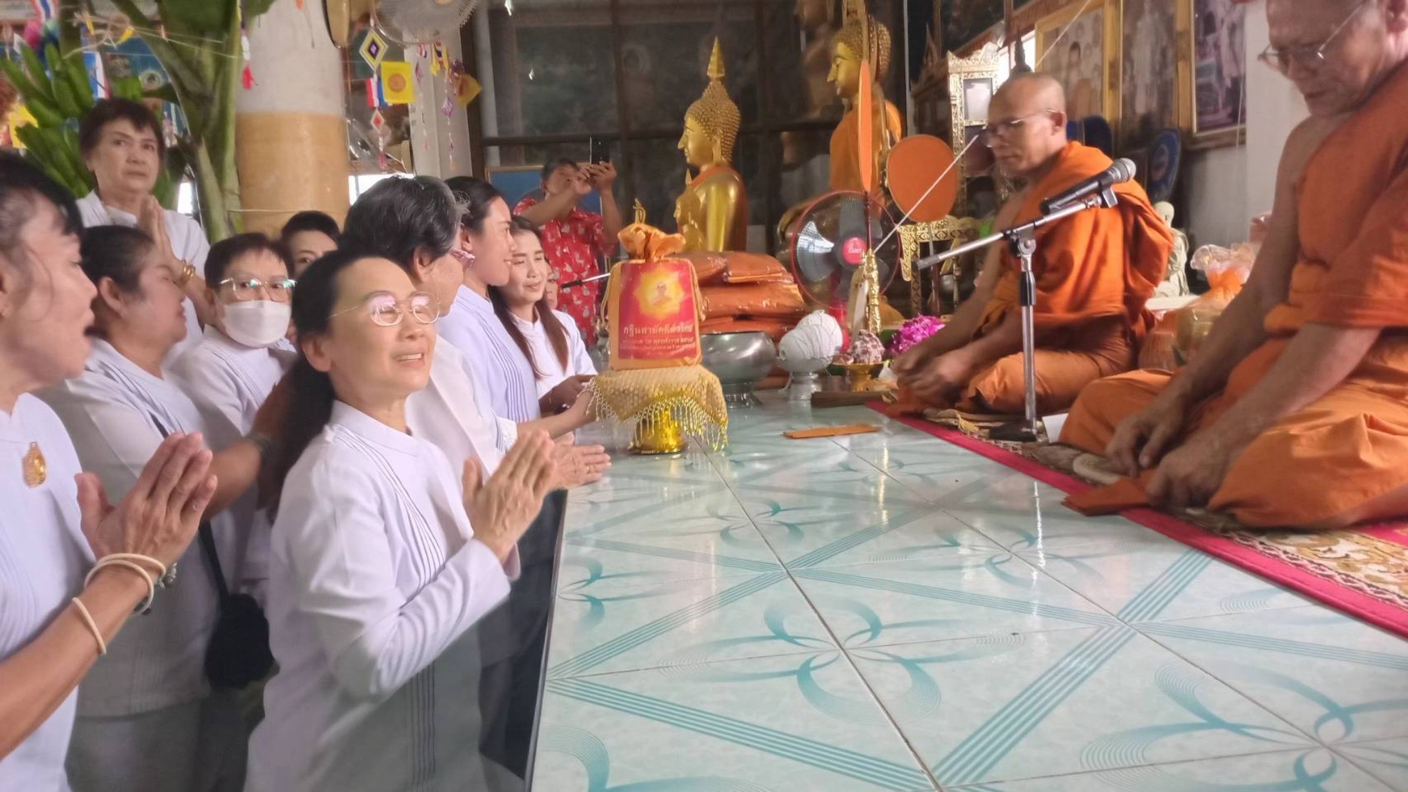 ภาพการถวายปัจจัยวัดสายโท