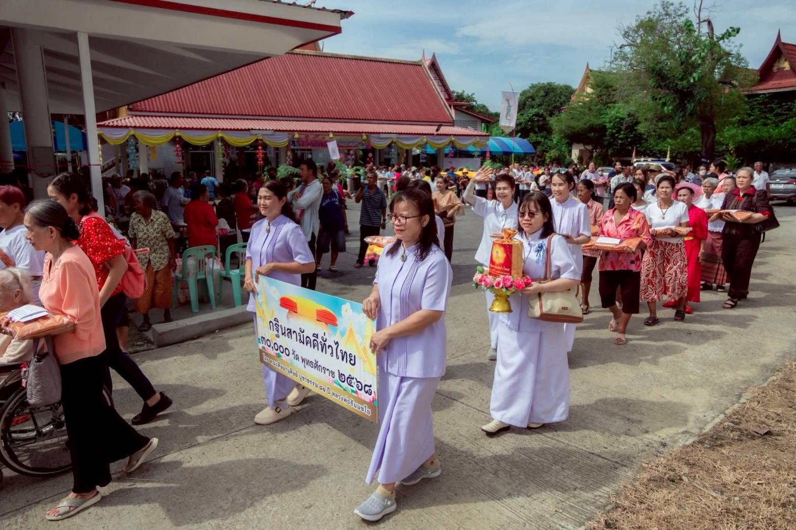ภาพร่วมขบวนกฐินวัดโพธิ์เก้าต้น