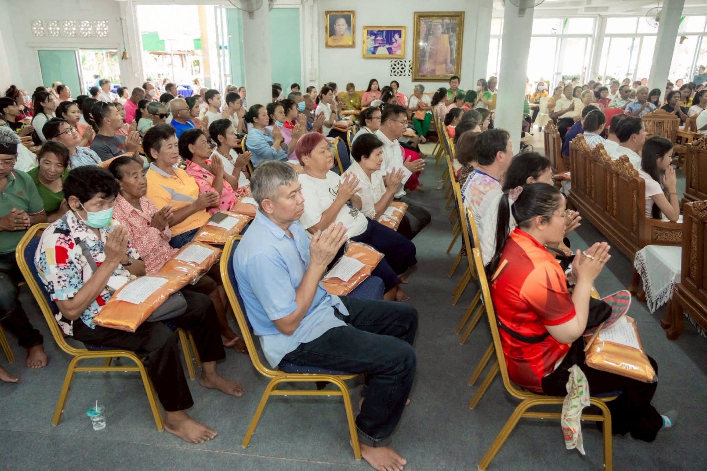 ภาพร่วมพิธีกรรมวัดโพธิ์เก้าต้น