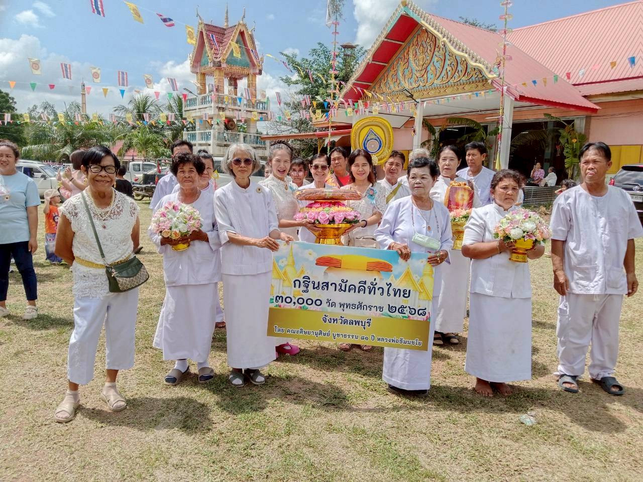 ภาพร่วมขบวนกฐินวัดเนินหาด