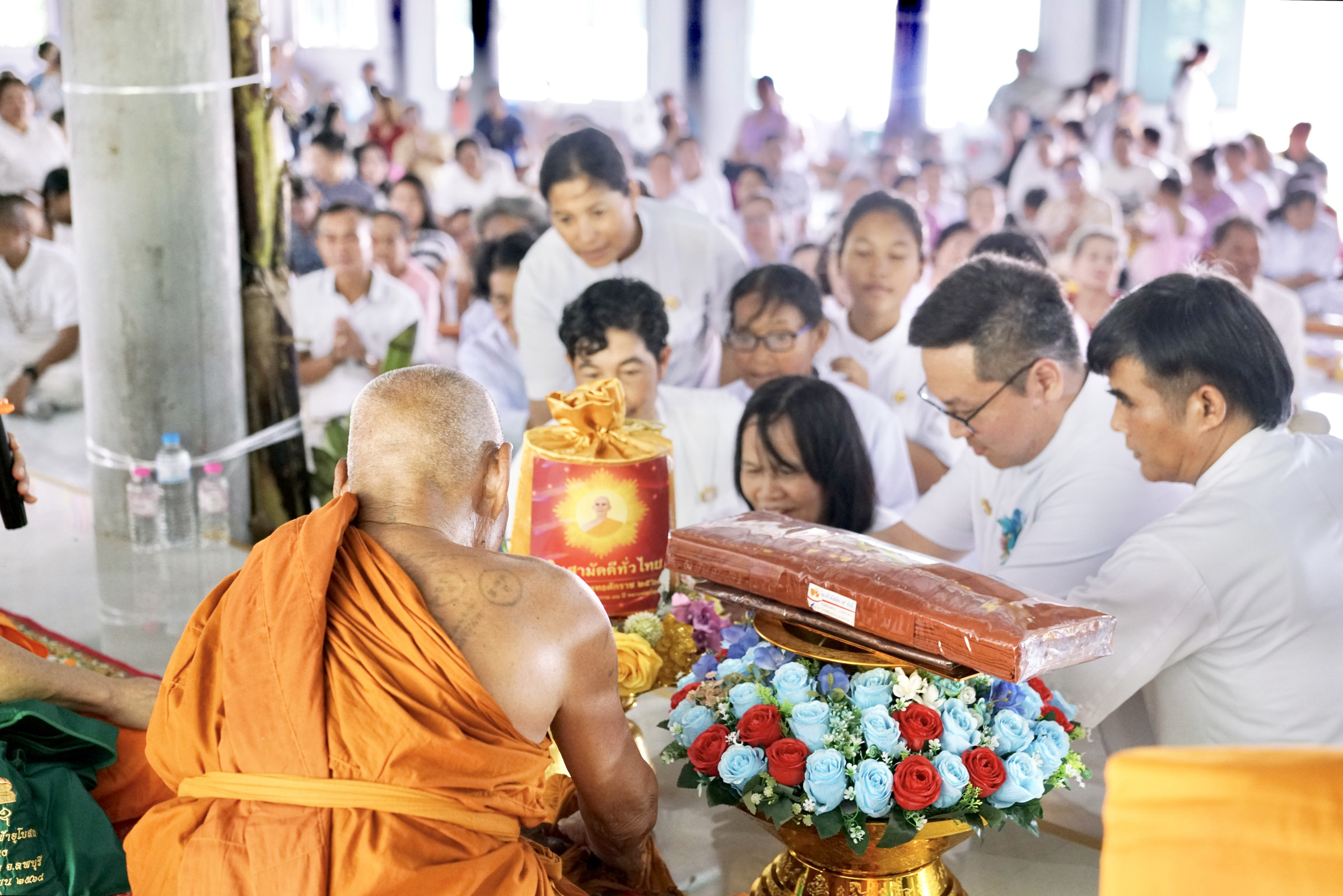 ภาพการถวายปัจจัยวัดวิเวกวังทอง