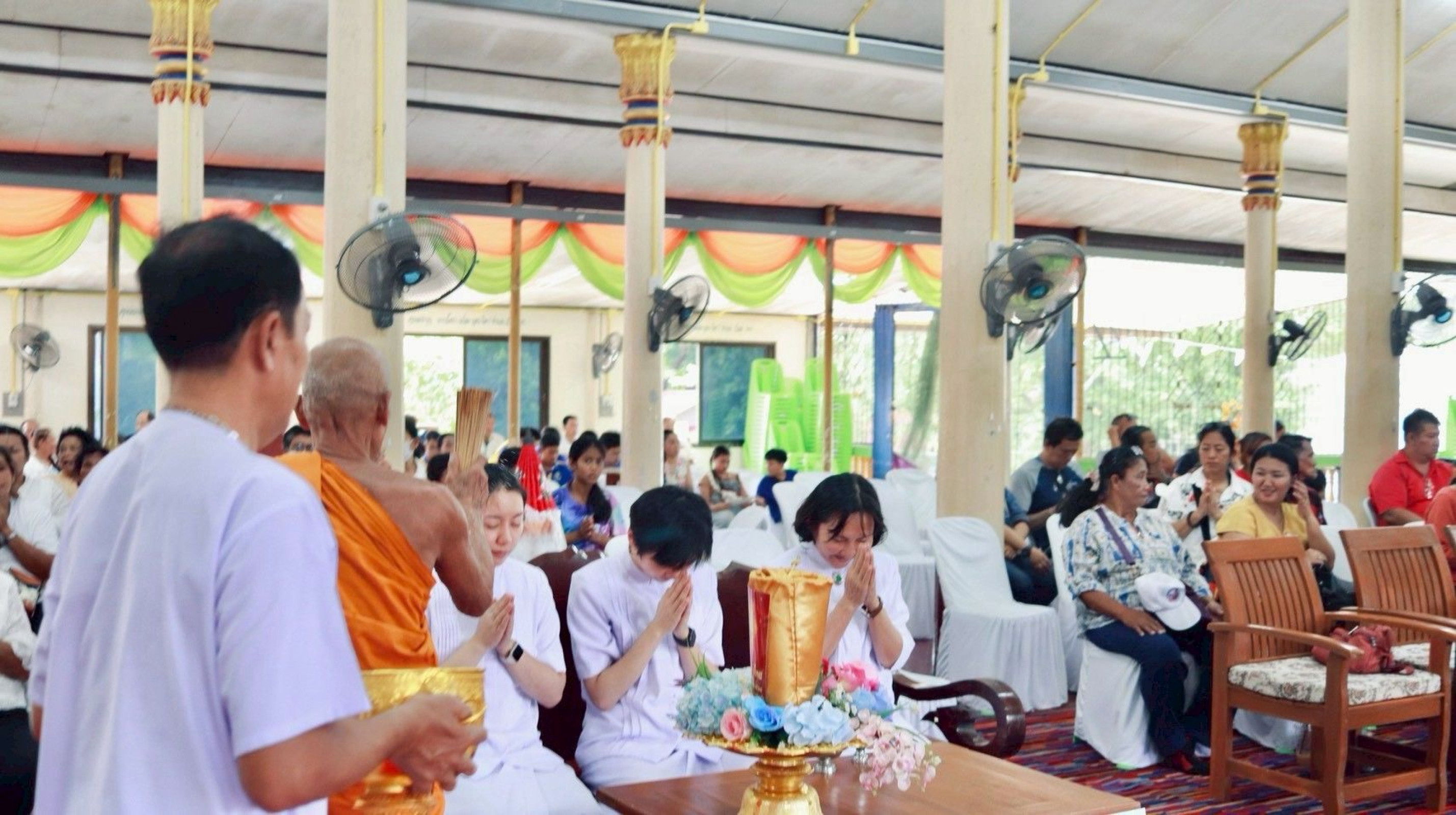 ภาพร่วมพิธีกรรมวัดบ้านลาด