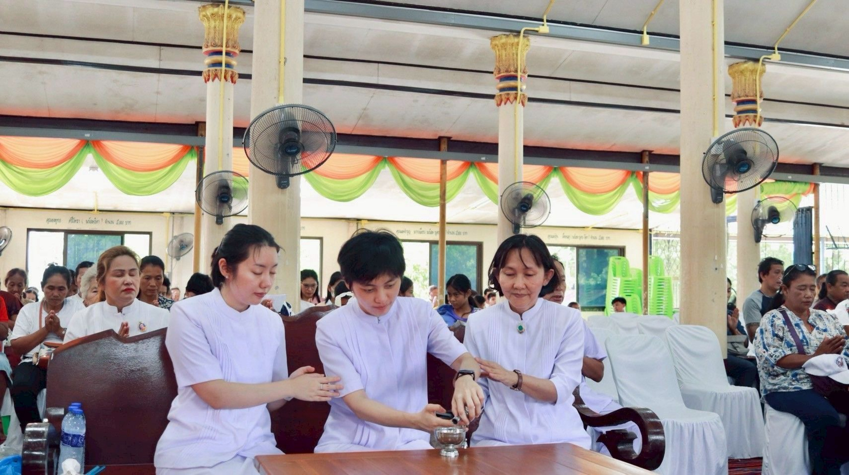 ภาพร่วมพิธีกรรมวัดบ้านลาด