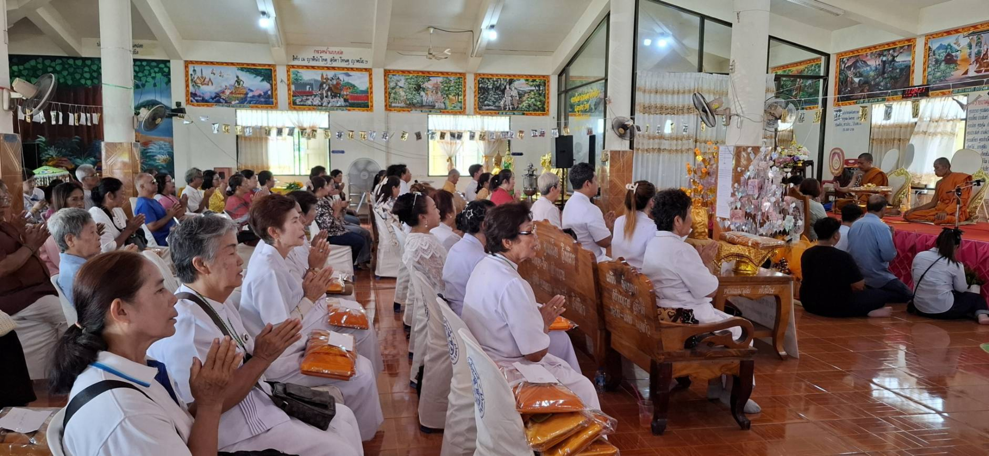 ภาพร่วมพิธีกรรมวัดห้วยจันทร์ ซอย8